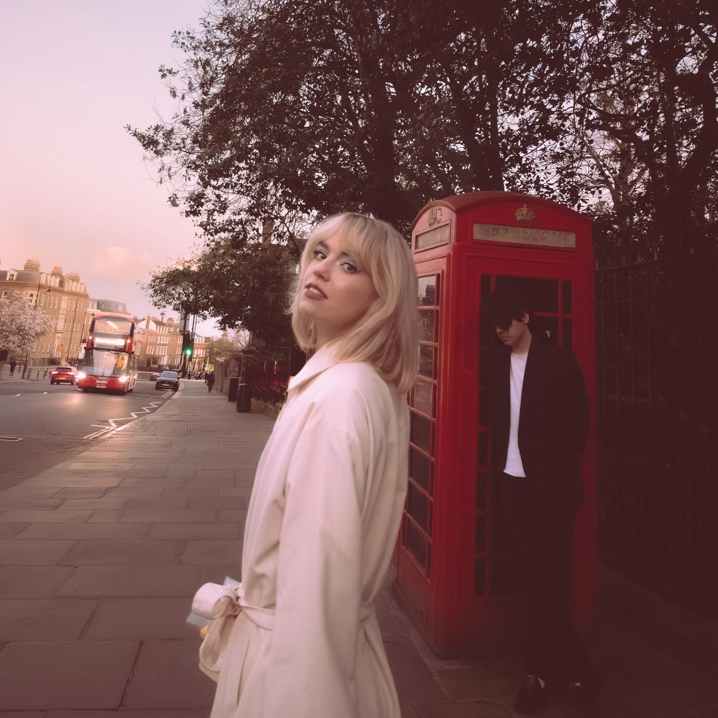 North London pop group GIFTHORSE unveil debut EP ‘Queens of Highgate’