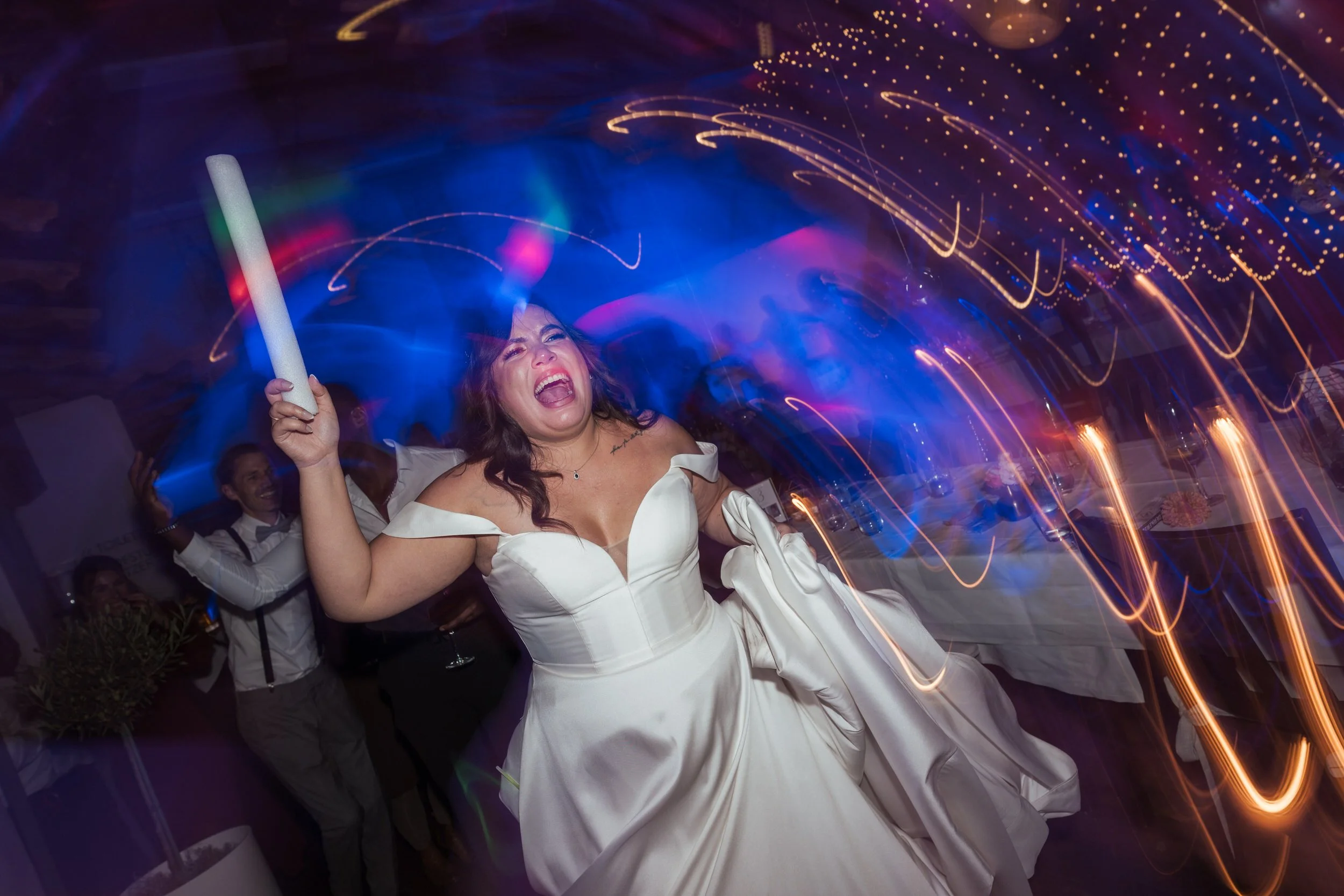 Ausgelassene Stimmung auf der Tanzfläche bei einer Hochzeitsfeier in Erlangen