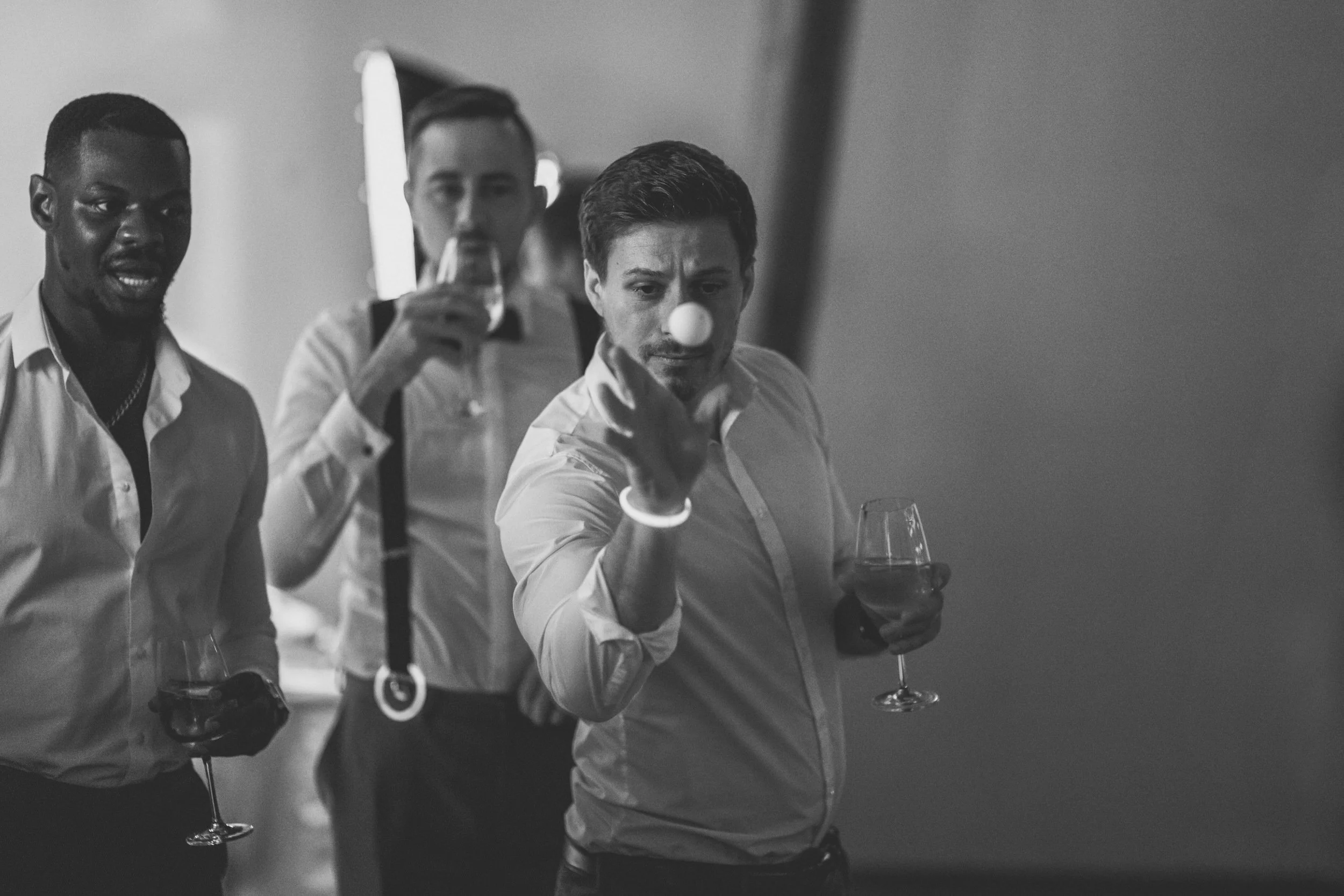 Gäste spielen während der Hochzeitsfeier bei einer Hochzeit in Erlangen