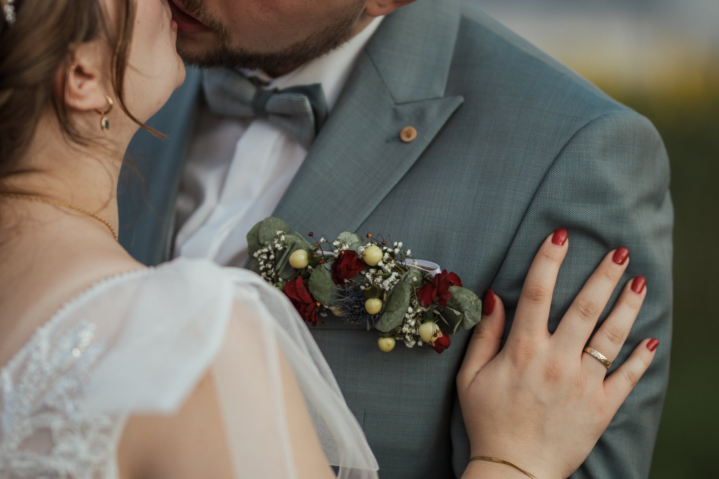 Detailaufnahme von Braut und Bräutigam bei einer Hochzeitsreportage in Erlangen
