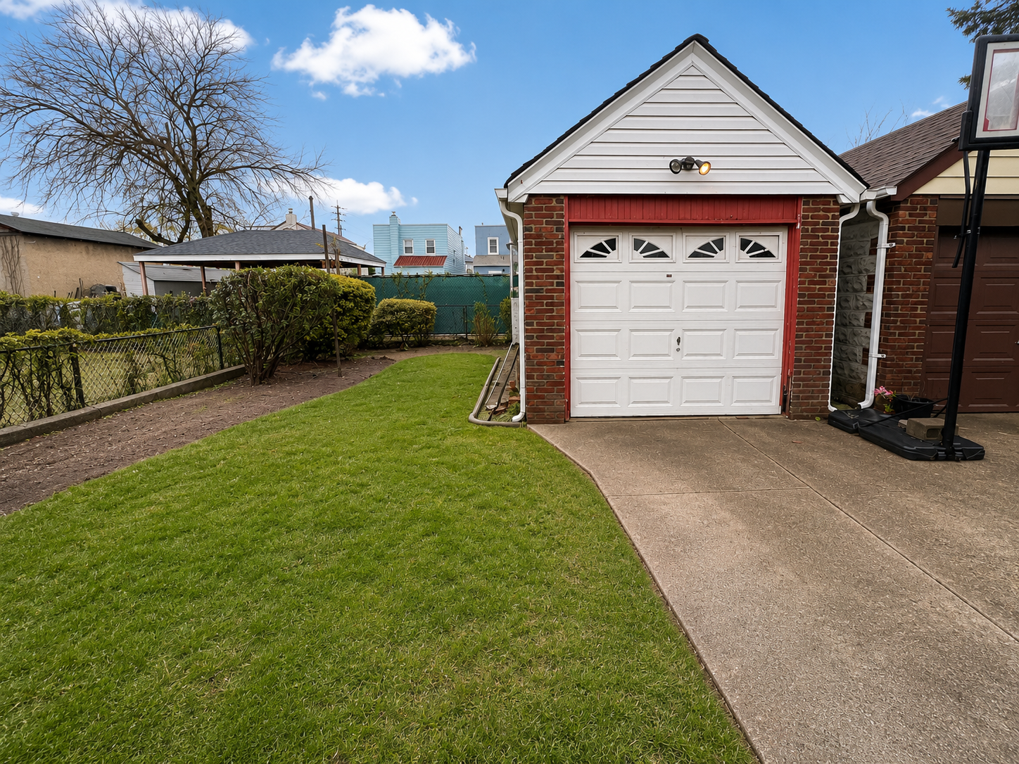 229-14 141st - Bakyard:Garage.png