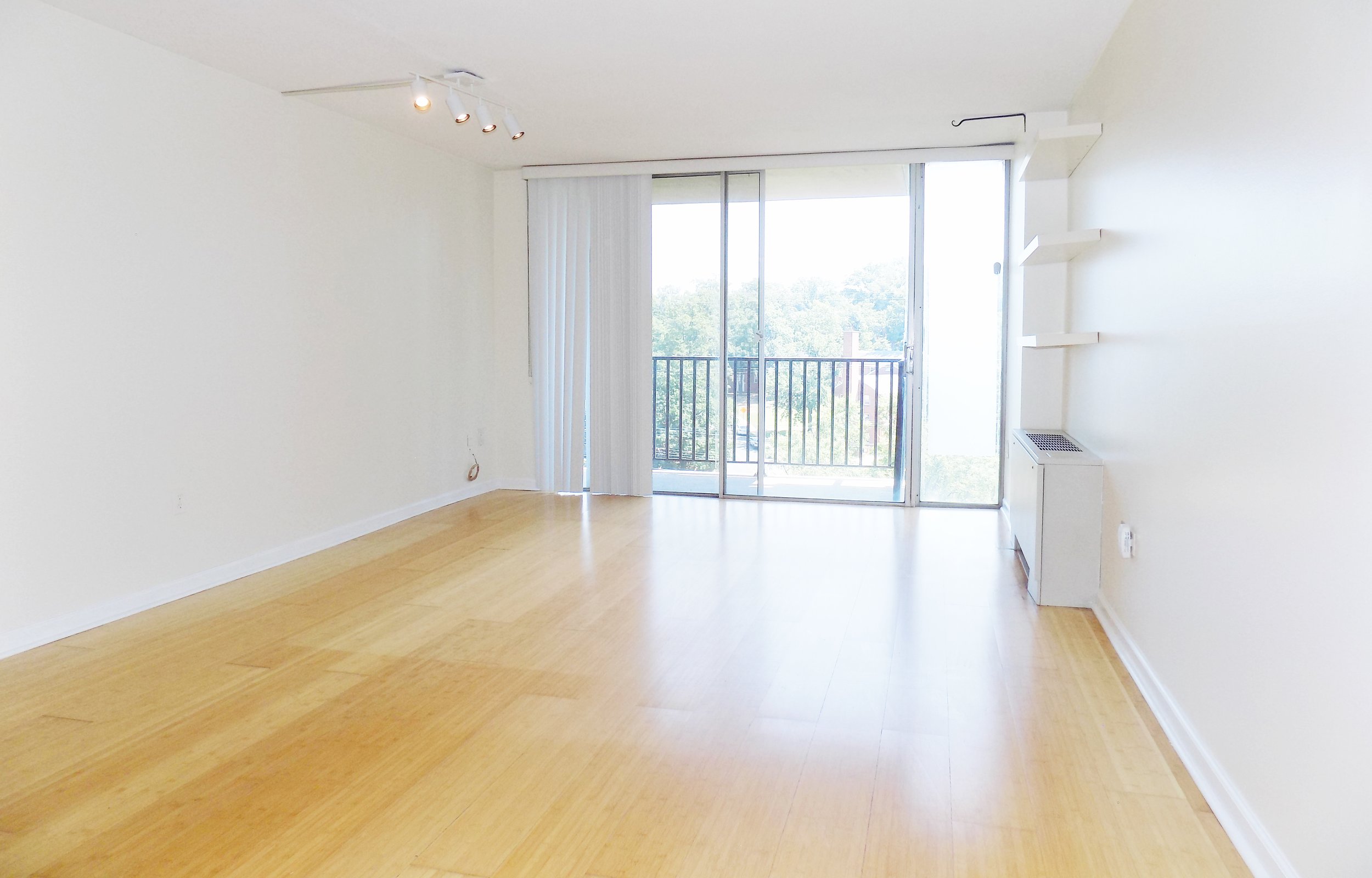room-living-entry-view.jpg