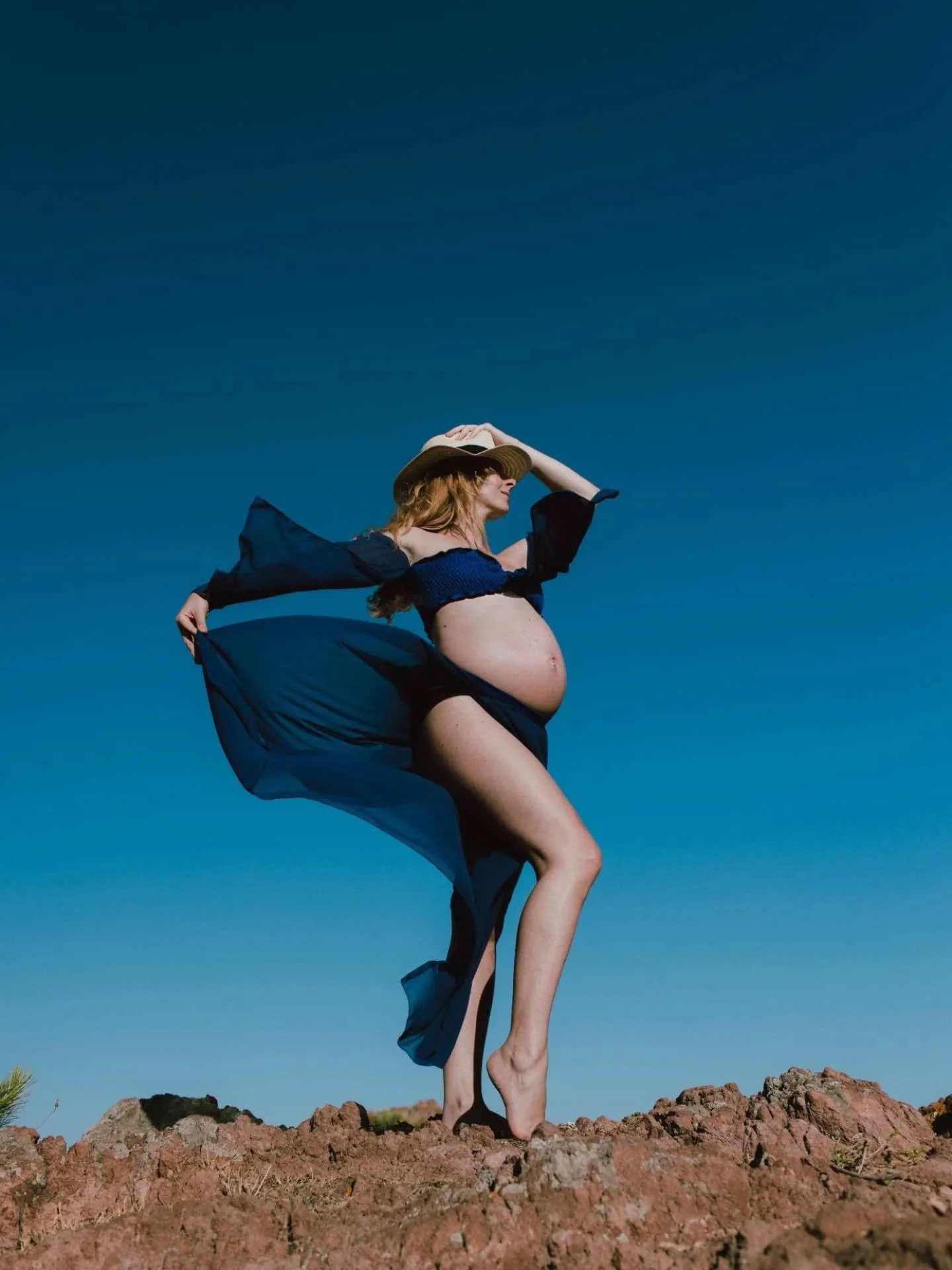 &Agrave; toi, future Mama
&Agrave; celle qui porte le monde dans un ventre rond,
&agrave; celle qui se transforme jour apr&egrave;s jour,
&agrave; celle qui apprivoise un corps nouveau,
&agrave; celle qui sait d&eacute;j&agrave; aimer sans condition.