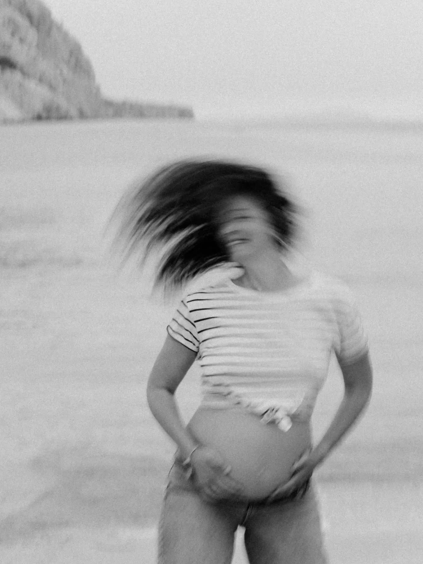 La maternit&eacute; commence dans le flou. Dans quelque chose d'ind&eacute;fini qui ressemble &agrave; la fois &agrave; une peur et &agrave; une reconnaissance.

Une femme enceinte sait. Elle sent que quelque chose s'est d&eacute;plac&eacute; en elle