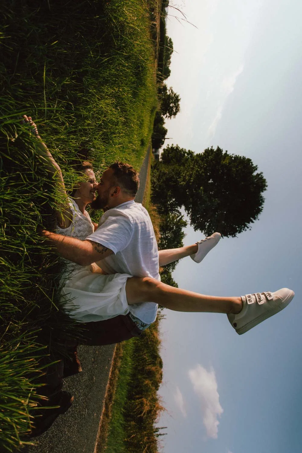 photographe de mariage dans le var pour couple qui s'aime à la folie et qui souhaitent des photos insolites