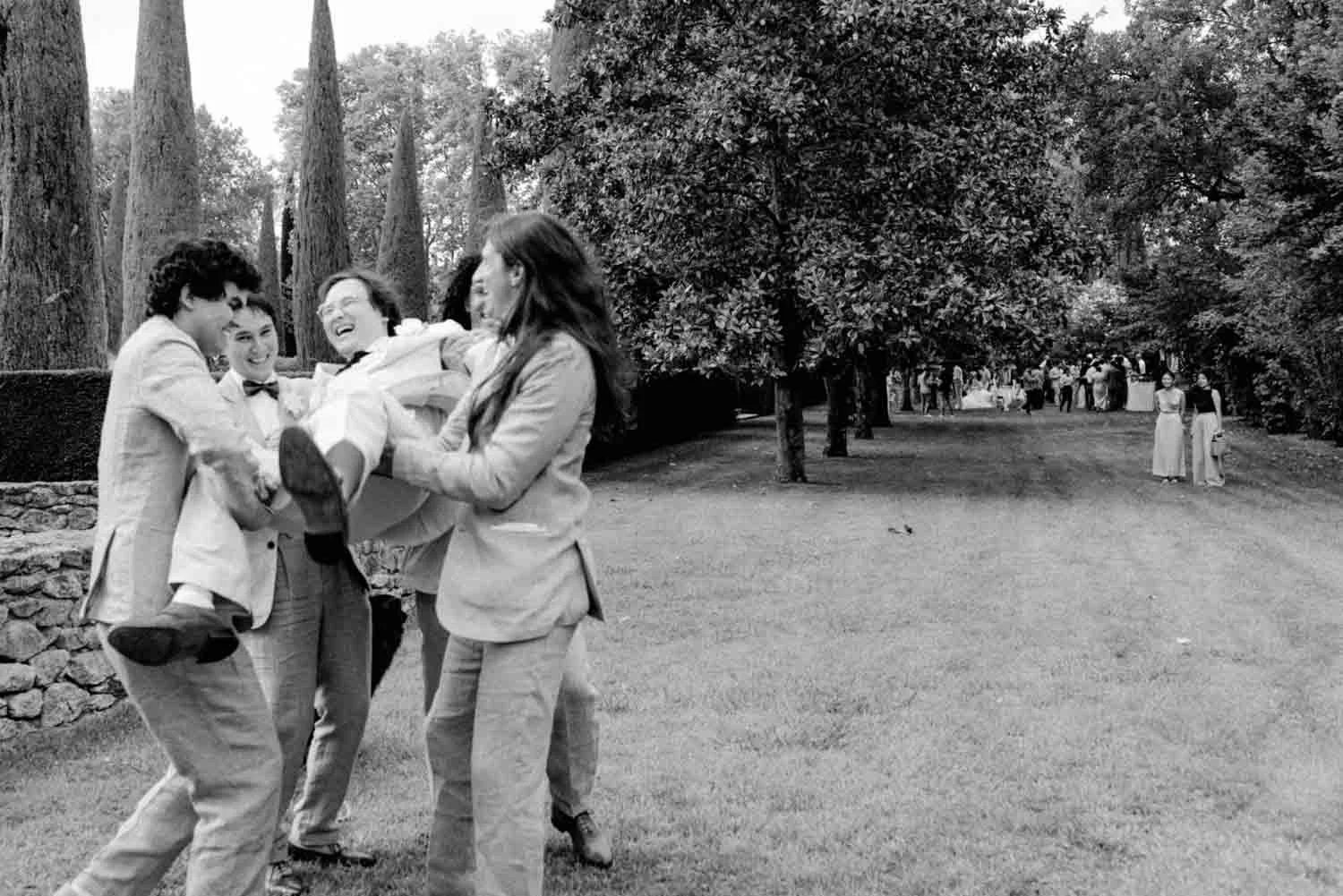 Portrait de Yunlan et Hadrien dans les jardins du Château de Sannes