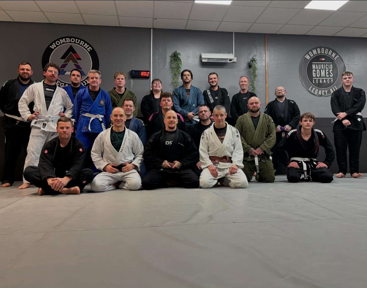 Awesome classes tonight as we come to the end of the Mount section of the fundamentals curriculum
Thank you to @it_is_just_lee for the visit

#mauriciogomeslegacy #wombournelegacybjj #braulioestimablackbelt #jiujitsu #bjj #womensbjj #selfdefence #kid