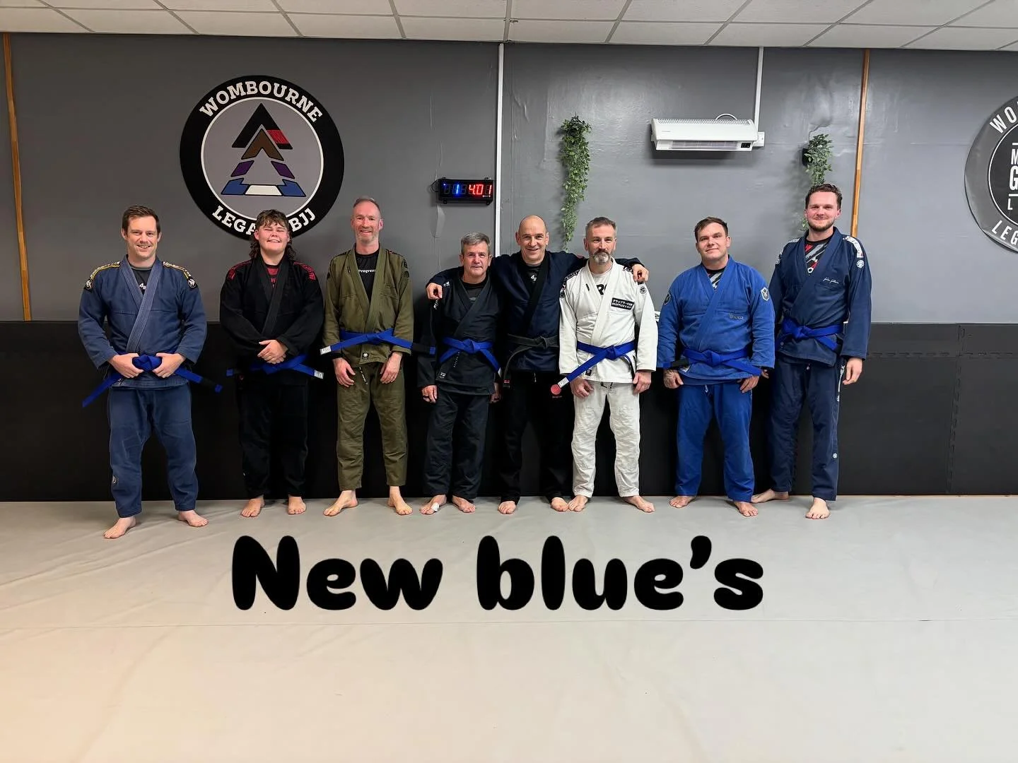 Congratulations to, from left to right, Chris, Finn, Greg, Brian, Glen, Tomasz and Chris on their well earned Blue belts tonight. All very much deserved

#mauriciogomeslegacy #wombournelegacybjj #braulioestimablackbelt #jiujitsu #bjj #womensbjj #self