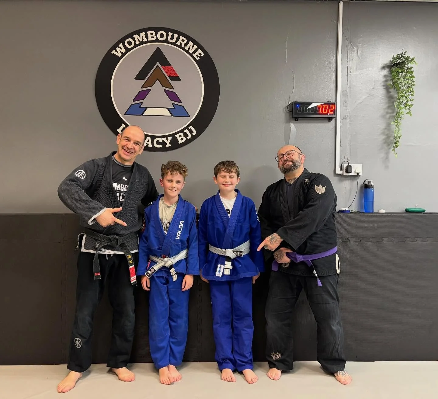 Congratulations to Harri and Elliot on their second stripe on their grey and white belts tonight. They train so well together and never miss a class. Keep up the hard work

#mauriciogomeslegacy #wombournelegacybjj #braulioestimablackbelt #jiujitsu #b