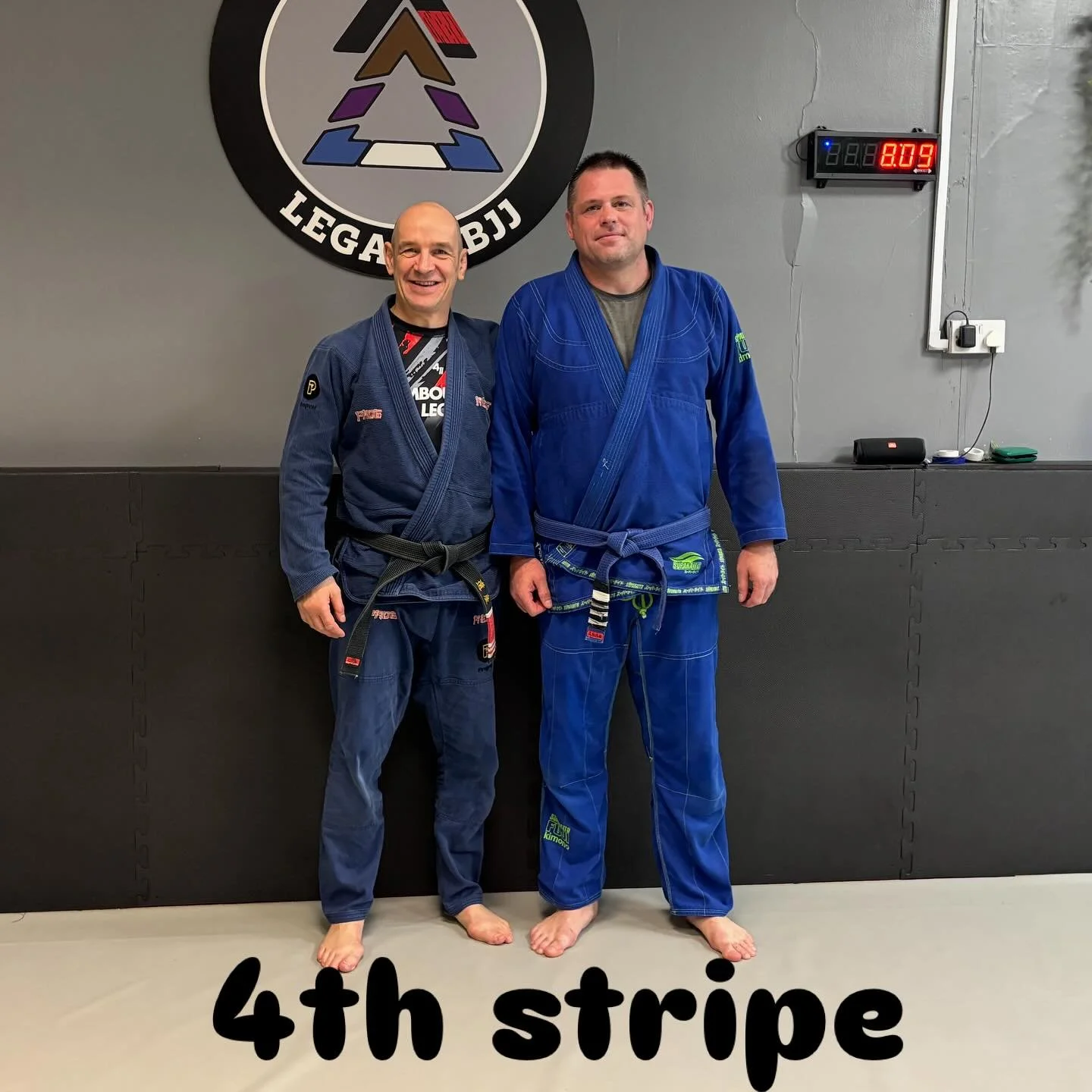 Congratulation lad to Dan on earning his fourth stripe tonight. Dan is a very technical fighter and has improved a lot 

#mauriciogomeslegacy #wombournelegacybjj #braulioestimablackbelt #jiujitsu #bjj #womensbjj #selfdefence #kidsmartialarts #wombour