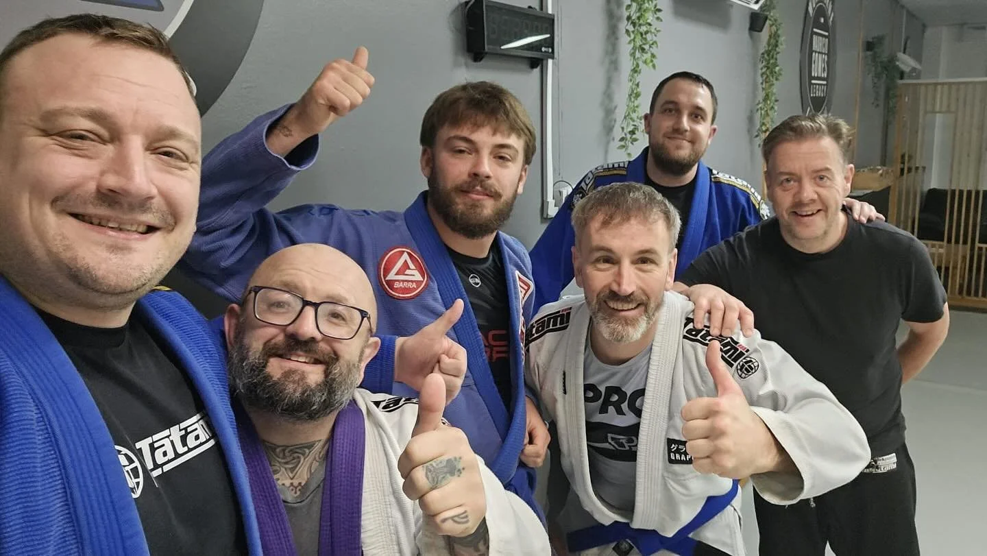 6am class. Thanks to coach Mark for taking it

#mauriciogomeslegacy #wombournelegacybjj #braulioestimablackbelt #jiujitsu #bjj #womensbjj #selfdefence #kidsmartialarts #wombourne #pensnett #wallheath #wordsley #kingswinford #bridgnorth #heatzbeatzand