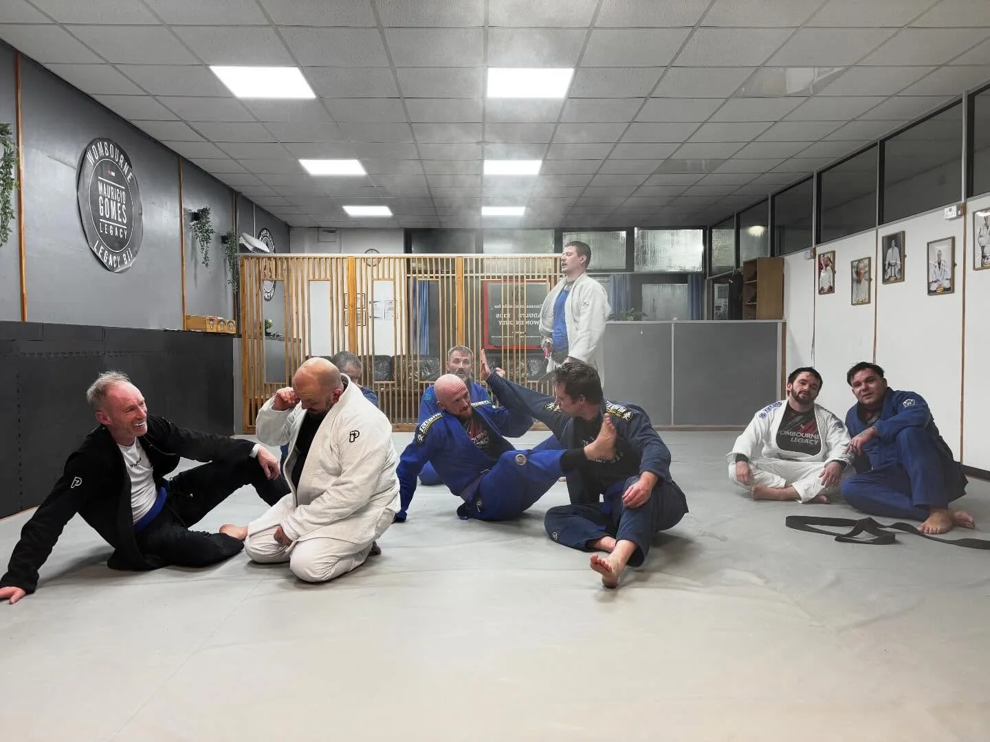 After a hot and steamy comp class tonight (look at the steam), I&rsquo;d like to say congratulations to Kyle on earning his third stripe. Very well deserved

#mauriciogomeslegacy #wombournelegacybjj #braulioestimablackbelt #jiujitsu #bjj womensbjj se