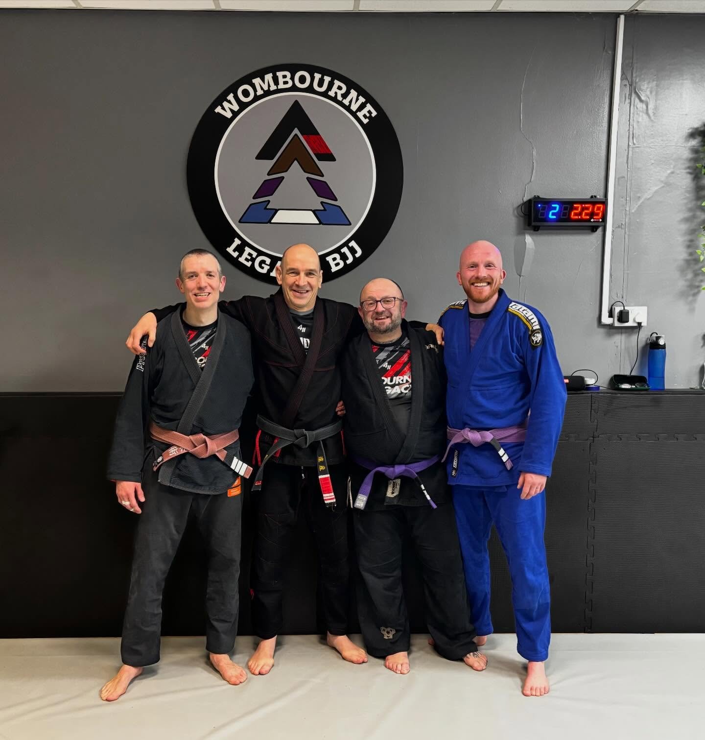 Congratulations to, from left to right, my right hand man, The lieutenant @jamessteele114, Mark and @rabnkji on their well earned stripes tonight. All showing great improvements and technical proficiency. Well done

#mauriciogomeslegacy #wombourneleg