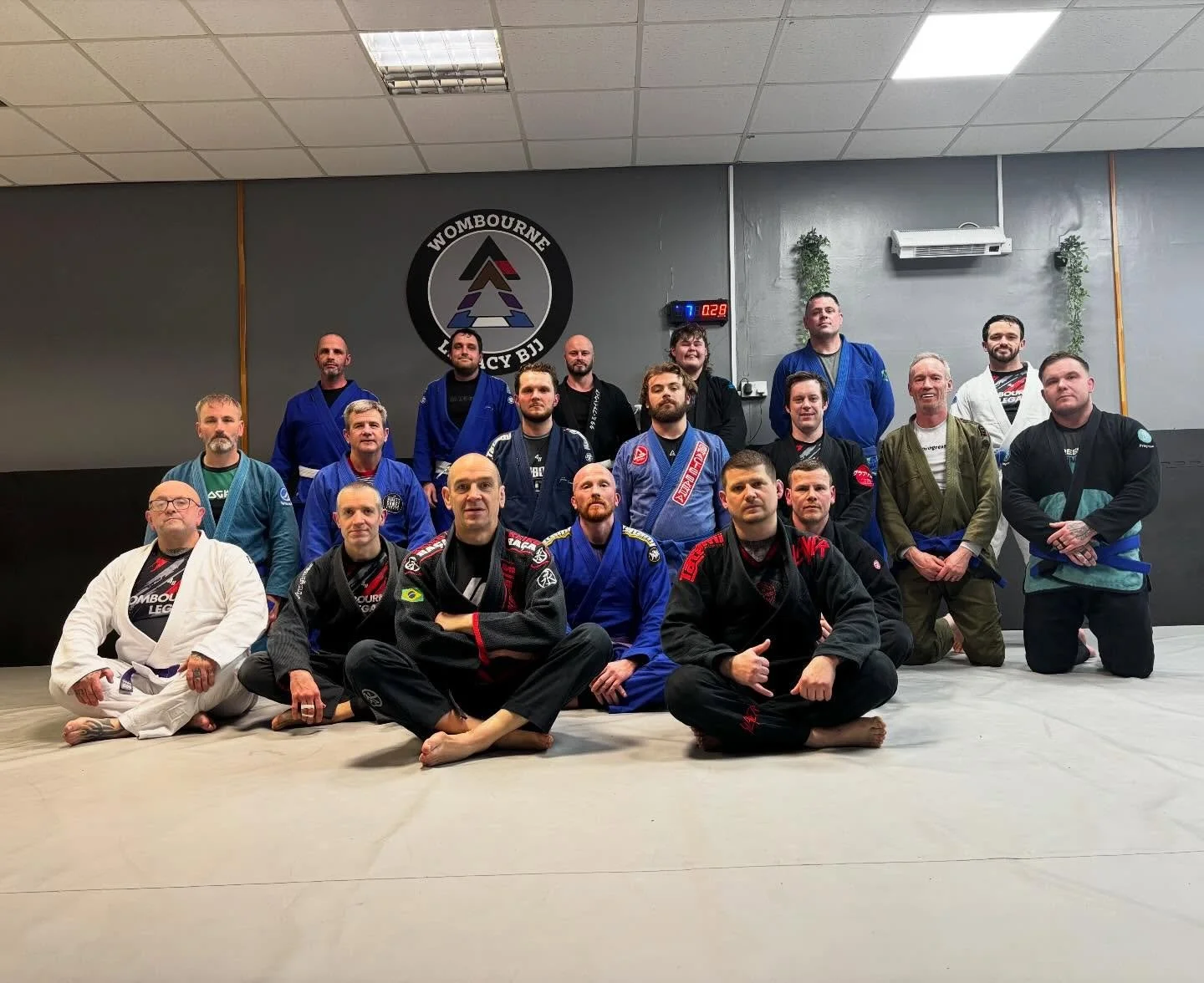 Last night&hellip;&hellip;&hellip;

#mauriciogomeslegacy #wombournelegacybjj #braulioestimablackbelt #jiujitsu #bjj womensbjj selfdefence kidsmartialarts wombourne pensnett wallheath wordsley kingswinford bridgnorth heatzbeatzandtechniquez