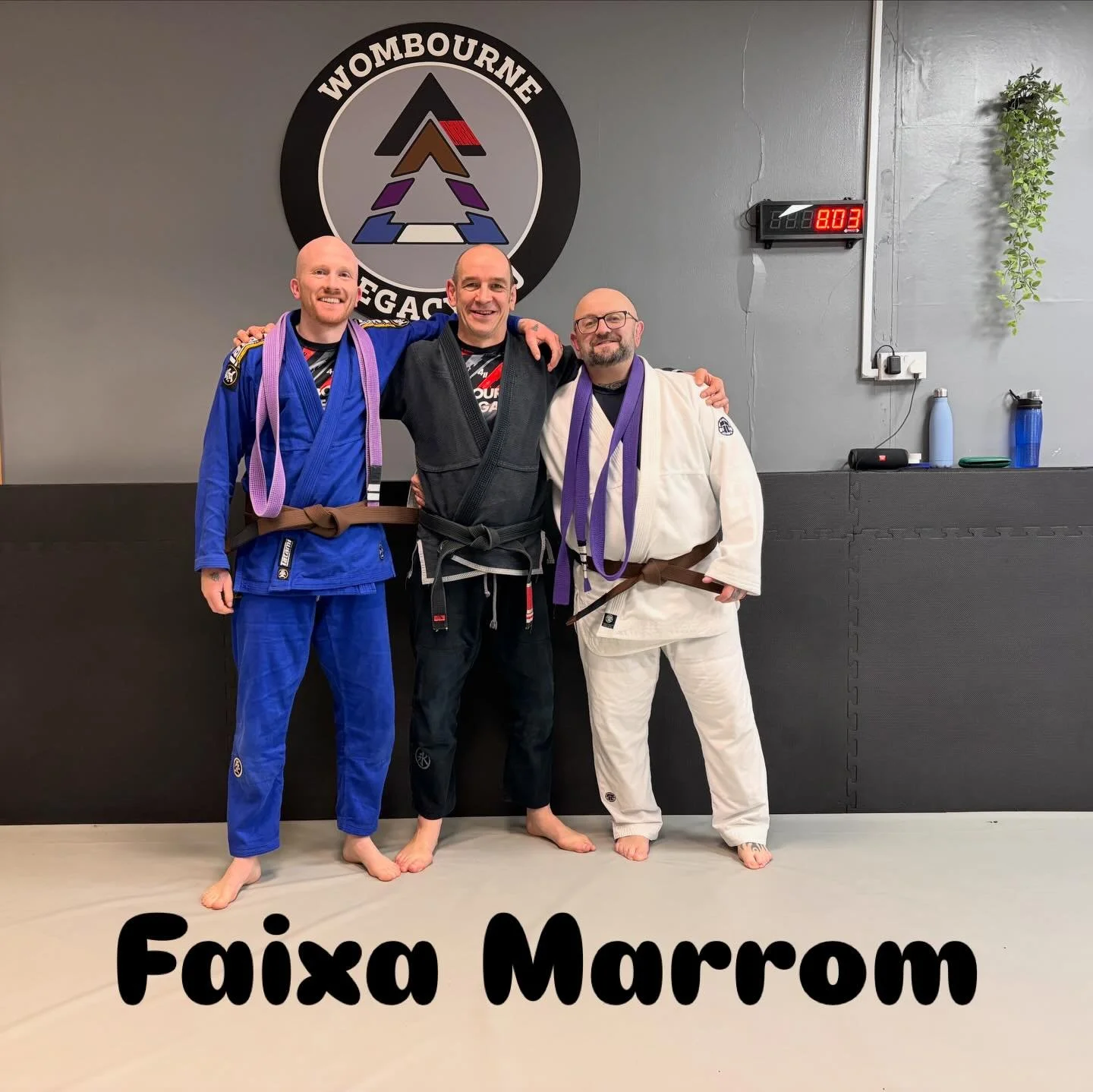 We have two new brown belts in the house!
Huge congratulations to Mark and @rabnkji. Very well deserved&hellip;&hellip;.here come the kneebars and toeholds

#mauriciogomeslegacy #wombournelegacybjj #braulioestimablackbelt #jiujitsu #bjj womensbjj sel