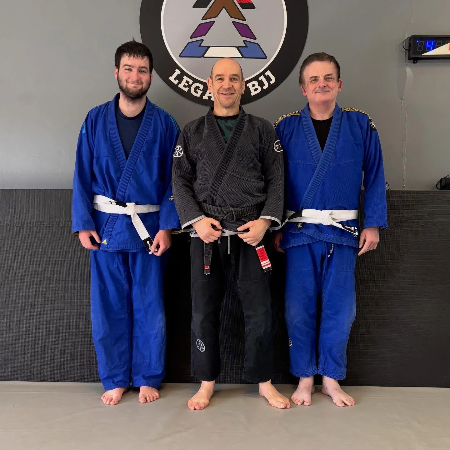Well done to father and son, Mike and Anthony, on earning their first stripes. Keep up the good work

#mauriciogomeslegacy #wombournelegacybjj #braulioestimablackbelt #jiujitsu #bjj womensbjj selfdefence kidsmartialarts wombourne pensnett wallheath w