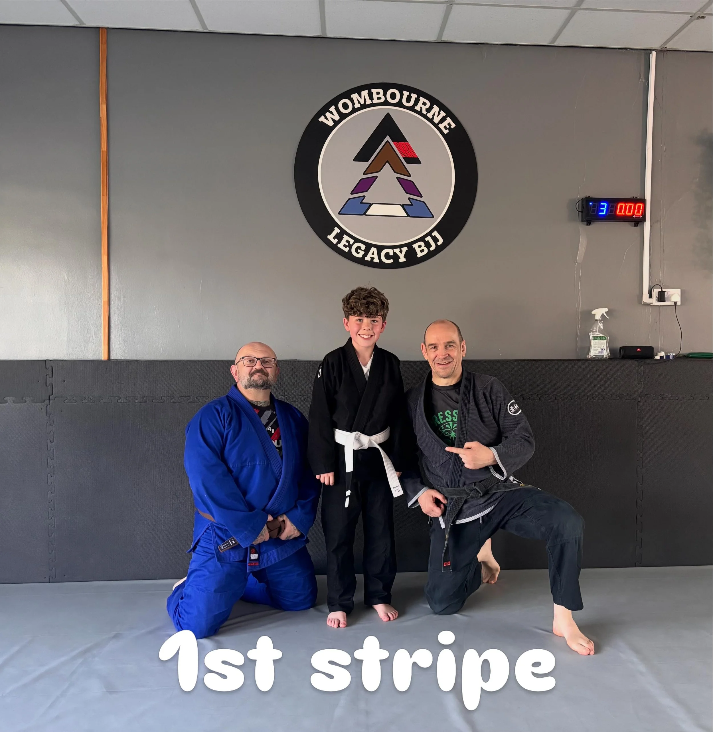 Well done to Arlo on earning his first stripe tonight. Great progress shown in a short amount of time. Keep up the good work 

#mauriciogomeslegacy #wombournelegacybjj #braulioestimablackbelt #jiujitsu #bjj womensbjj selfdefence kidsmartialarts wombo