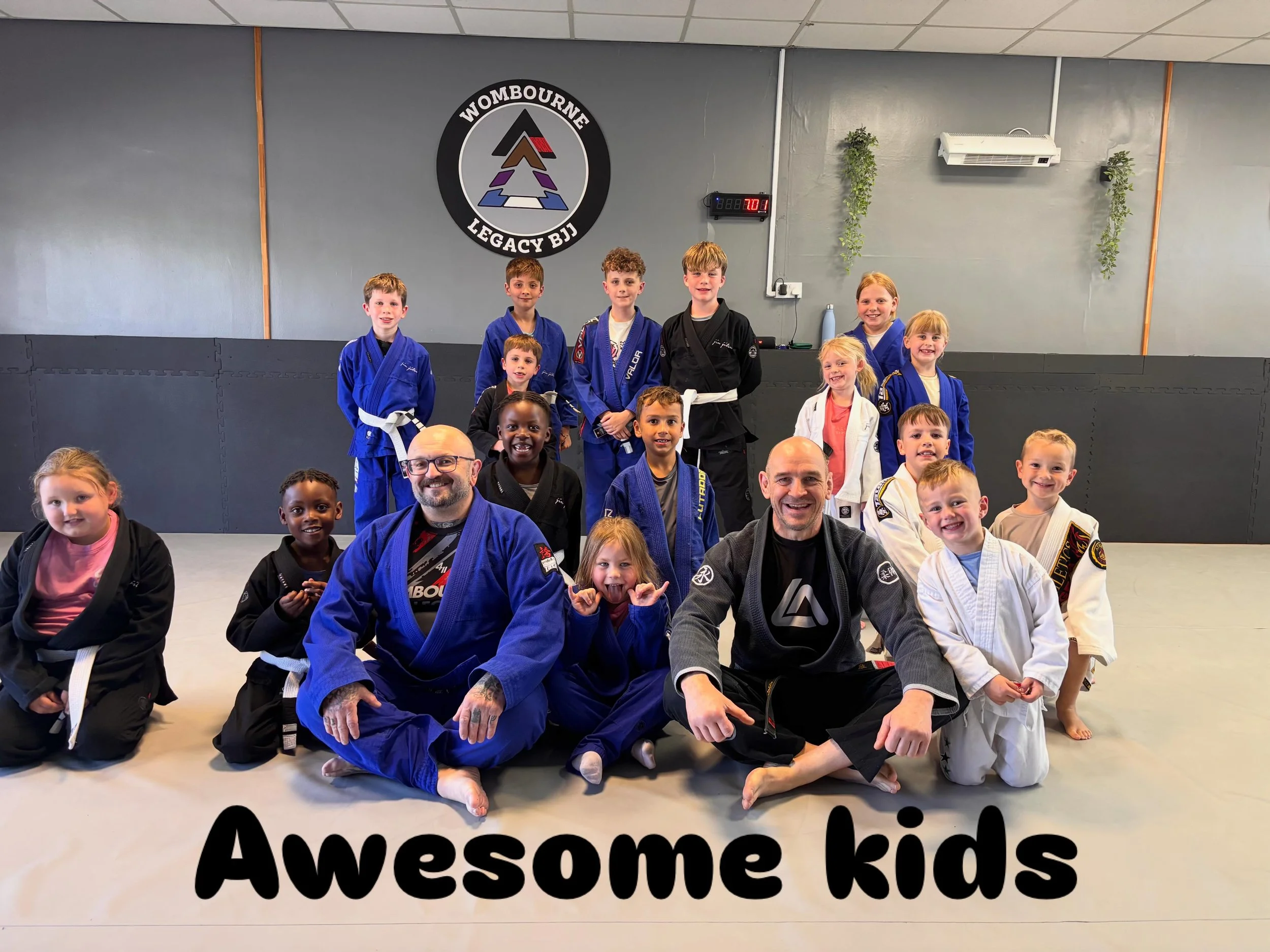 Great work from these guys tonight

#mauriciogomeslegacy #wombournelegacybjj #braulioestimablackbelt #jiujitsu #bjj womensbjj selfdefence kidsmartialarts wombourne pensnett wallheath wordsley kingswinford bridgnorth heatzbeatzandtechniquez