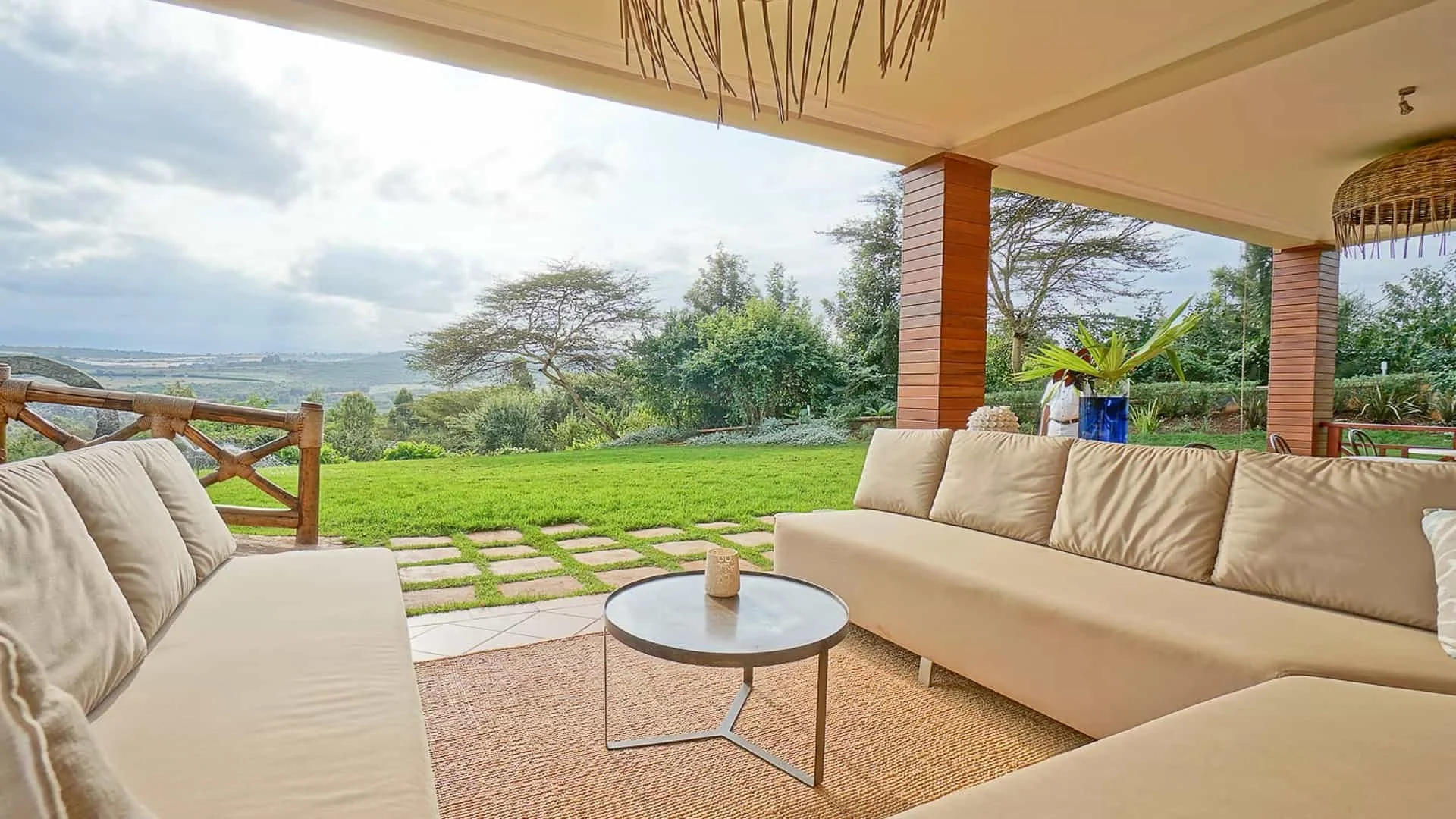 hotel-acacia-farm-lodge-03.jpg