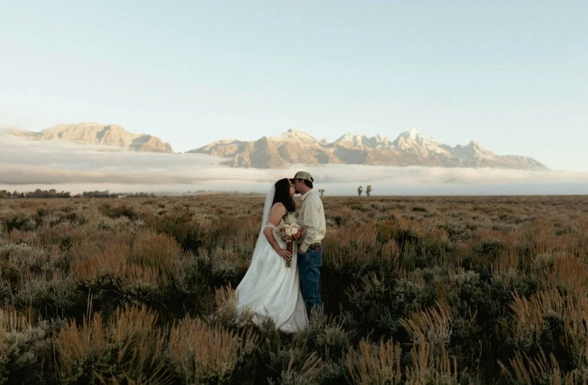 the prettiest morning in the Teton&rsquo;s with Shayla and Elliott 🌄

#meganographyweddings