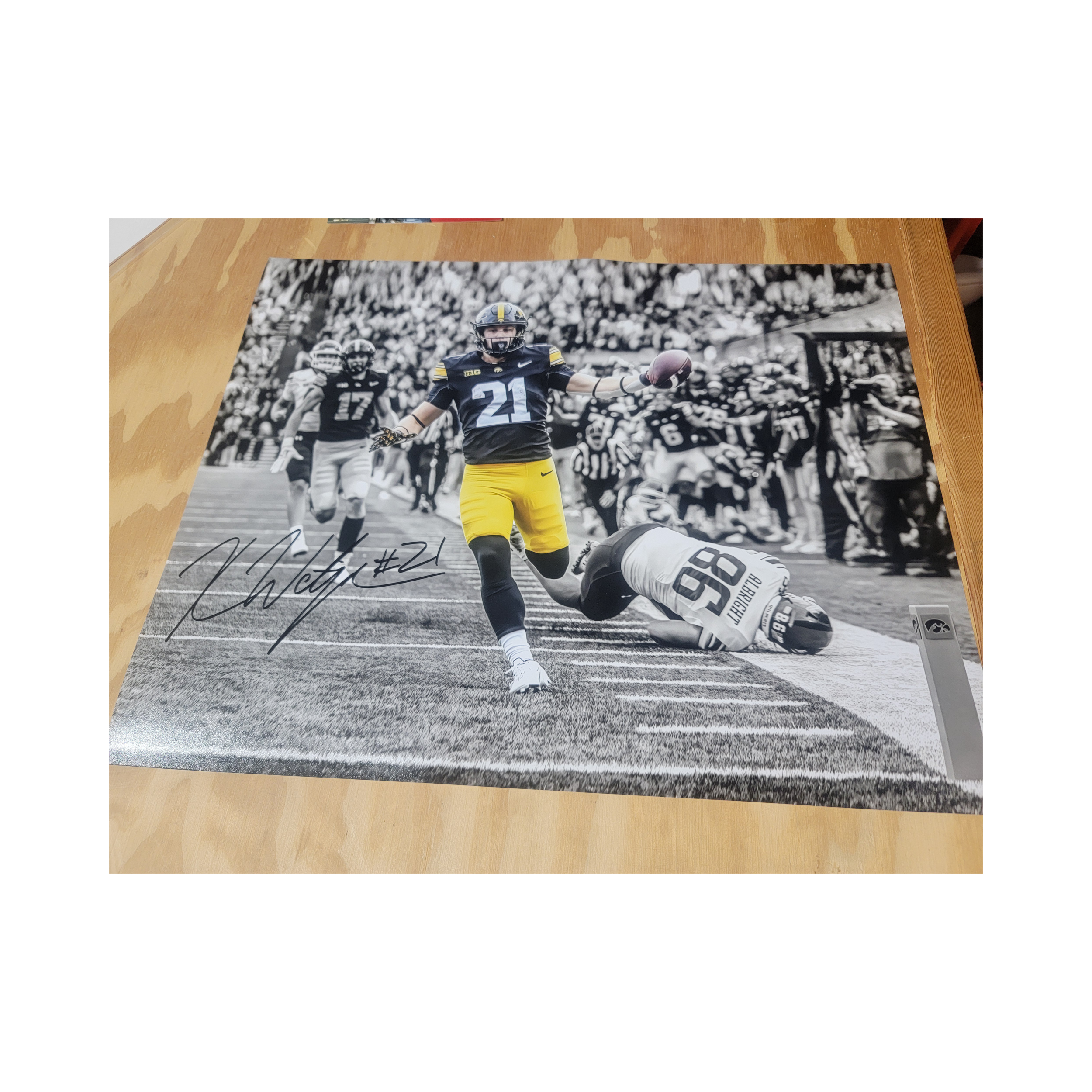 Kaden Wetjen Signed 16 x 20