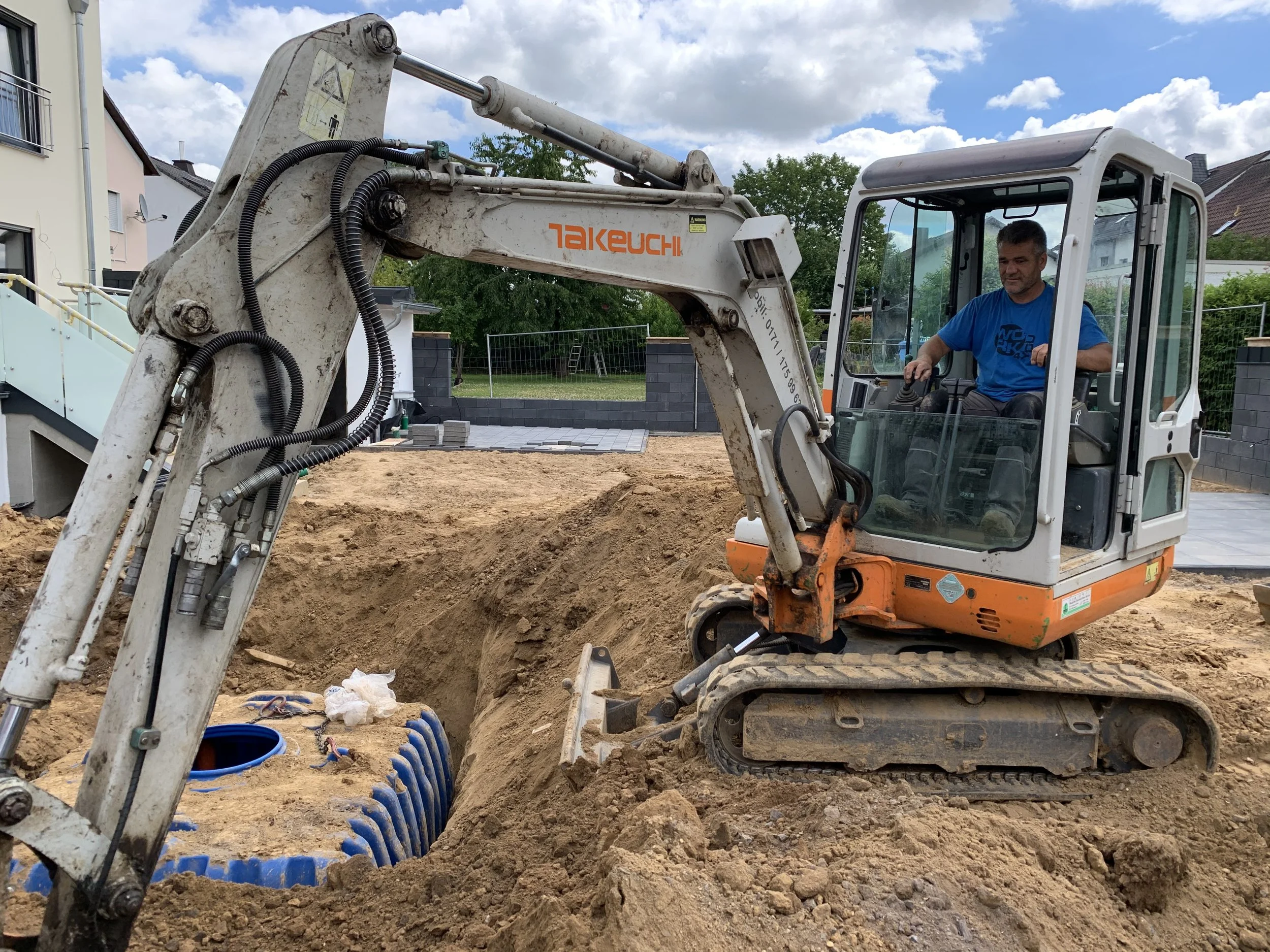 Güvenbau bagger Tiefbau Baustelle