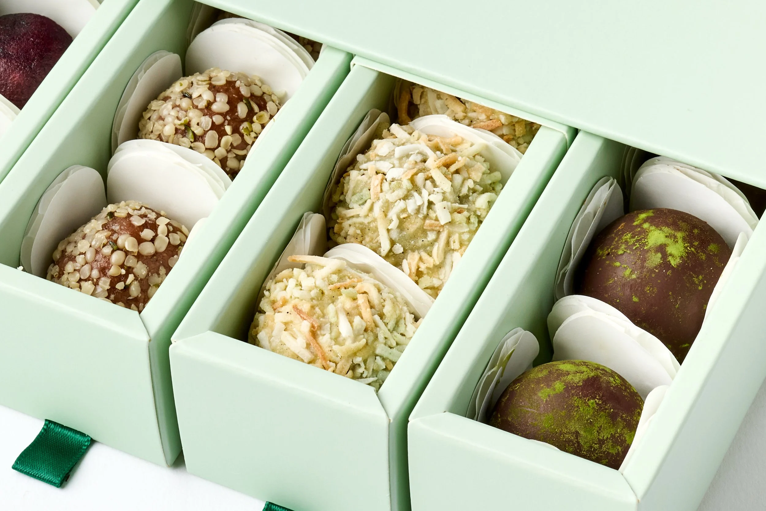 Signature_Protein_Truffles_Vegan_Protein_Truffles_Made_in_Five_Fabulous_Flavors_Close-up_Pandan.jpg