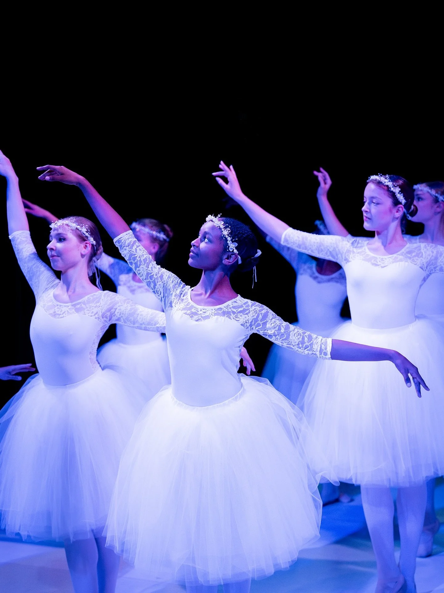 𝗔𝗿𝘁𝗲𝗕𝗮𝗹𝗹𝗲𝘁 𝗗𝗲𝗺𝗼𝗻𝘀𝘁𝗿𝗮𝘁𝗶𝗼𝗻 𝗣𝗲𝗿𝗳𝗼𝗿𝗺𝗮𝗻𝗰𝗲 𝟮𝟬𝟮𝟱
𝘈𝘳𝘵𝘦𝘉𝘢𝘭𝘭𝘦𝘵 𝘐𝘯𝘵𝘦𝘯𝘴𝘪𝘷𝘦 𝘚𝘶𝘮𝘮𝘦𝘳 𝘗𝘳𝘰𝘨𝘳𝘢𝘮 | 𝘈𝘮𝘴𝘵𝘦𝘳𝘥𝘢𝘮

🩰 @sana_bouchti 
📸 @gemmosz