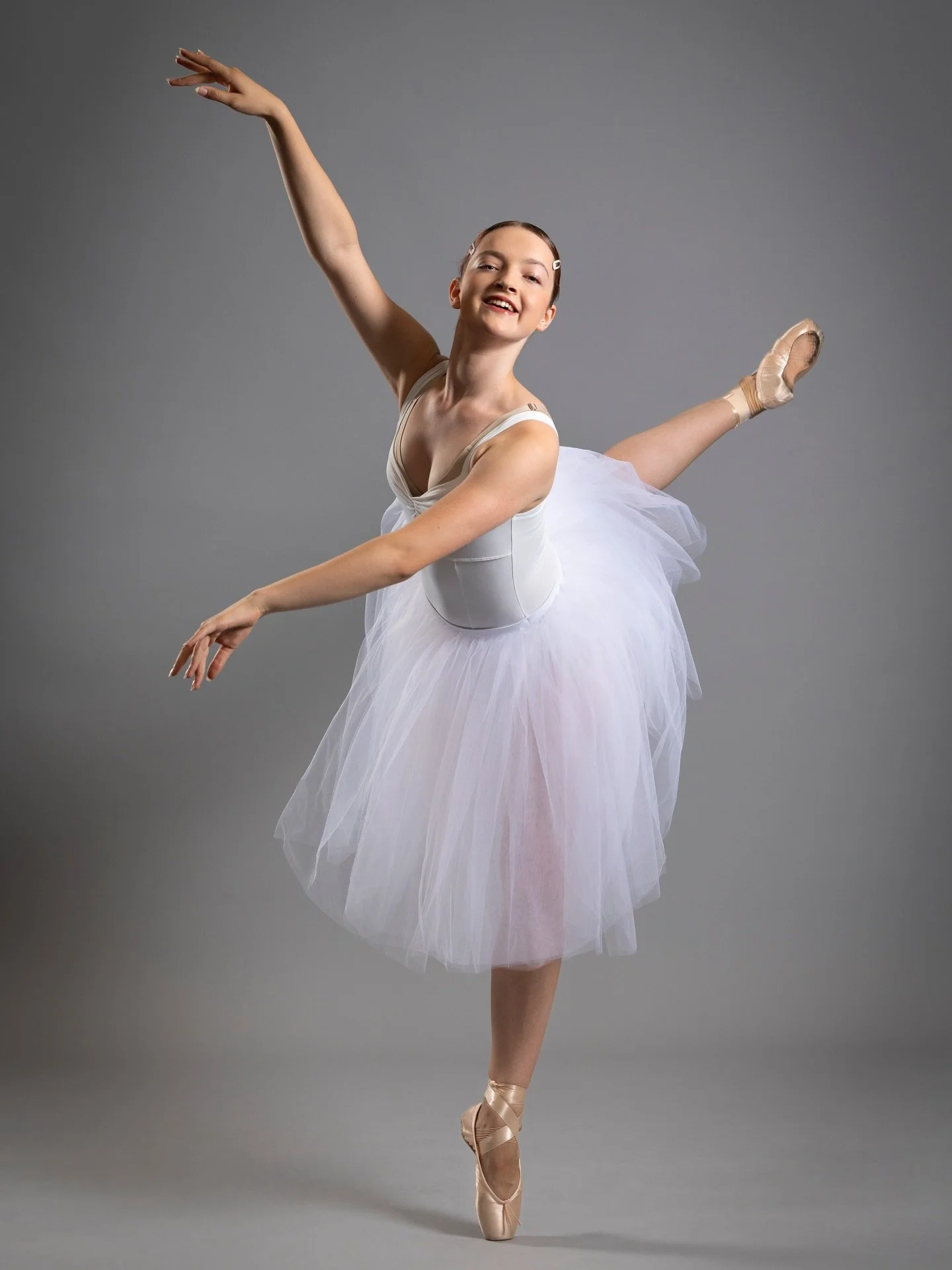 𝗧𝗿𝗮𝗻𝘀𝗳𝗼𝗿𝗺 𝗬𝗼𝘂𝗿 𝗔𝗿𝘁 𝗜𝗻𝘁𝗼 𝗜𝗰𝗼𝗻𝗶𝗰 𝗜𝗺𝗮𝗴𝗲𝘀
𝘉𝘰𝘰𝘬 𝘠𝘰𝘶𝘳 𝘌𝘹𝘤𝘭𝘶𝘴𝘪𝘷𝘦 𝘗𝘳𝘰𝘧𝘦𝘴𝘴𝘪𝘰𝘯𝘢𝘭 𝘗𝘩𝘰𝘵𝘰𝘴𝘩𝘰𝘰𝘵 𝘞𝘪𝘵𝘩 @studio_oostrum 𝘕𝘦𝘹𝘵 𝘚𝘶𝘮𝘮𝘦𝘳!

𝘼𝙧𝙩𝙚𝘽𝙖𝙡𝙡𝙚𝙩 𝙎𝙪𝙢𝙢𝙚𝙧 𝘽𝙖𝙡𝙡𝙚𝙩 ?