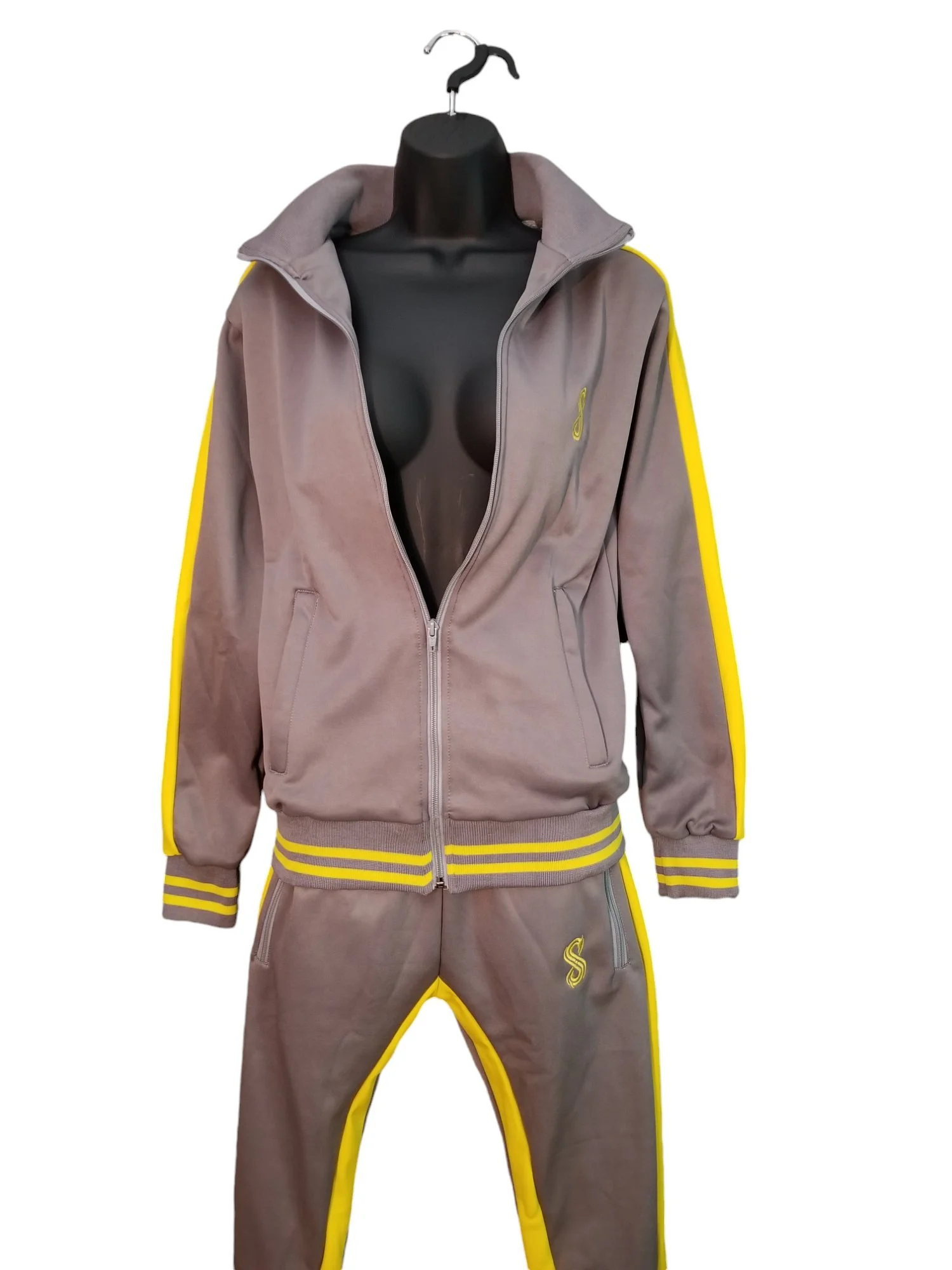sds-tracksuit-taupe-yellow.png