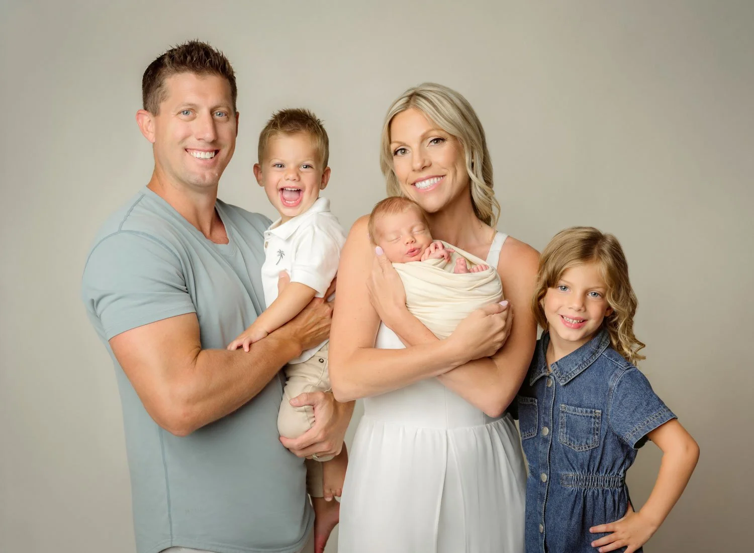 newborn-family-photos-st-louis-03.jpg