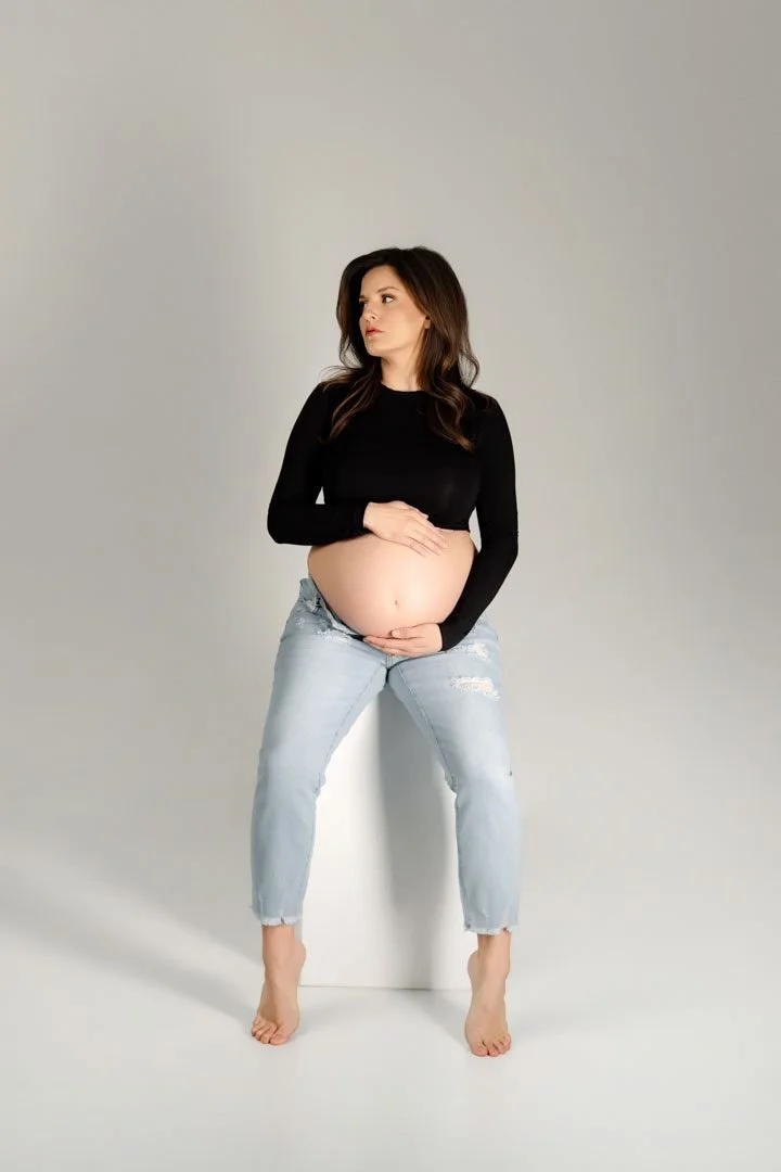 maternity photography, pregnancy photoshoot St Louis, maternity portrait studio St Louis, maternity photography packages