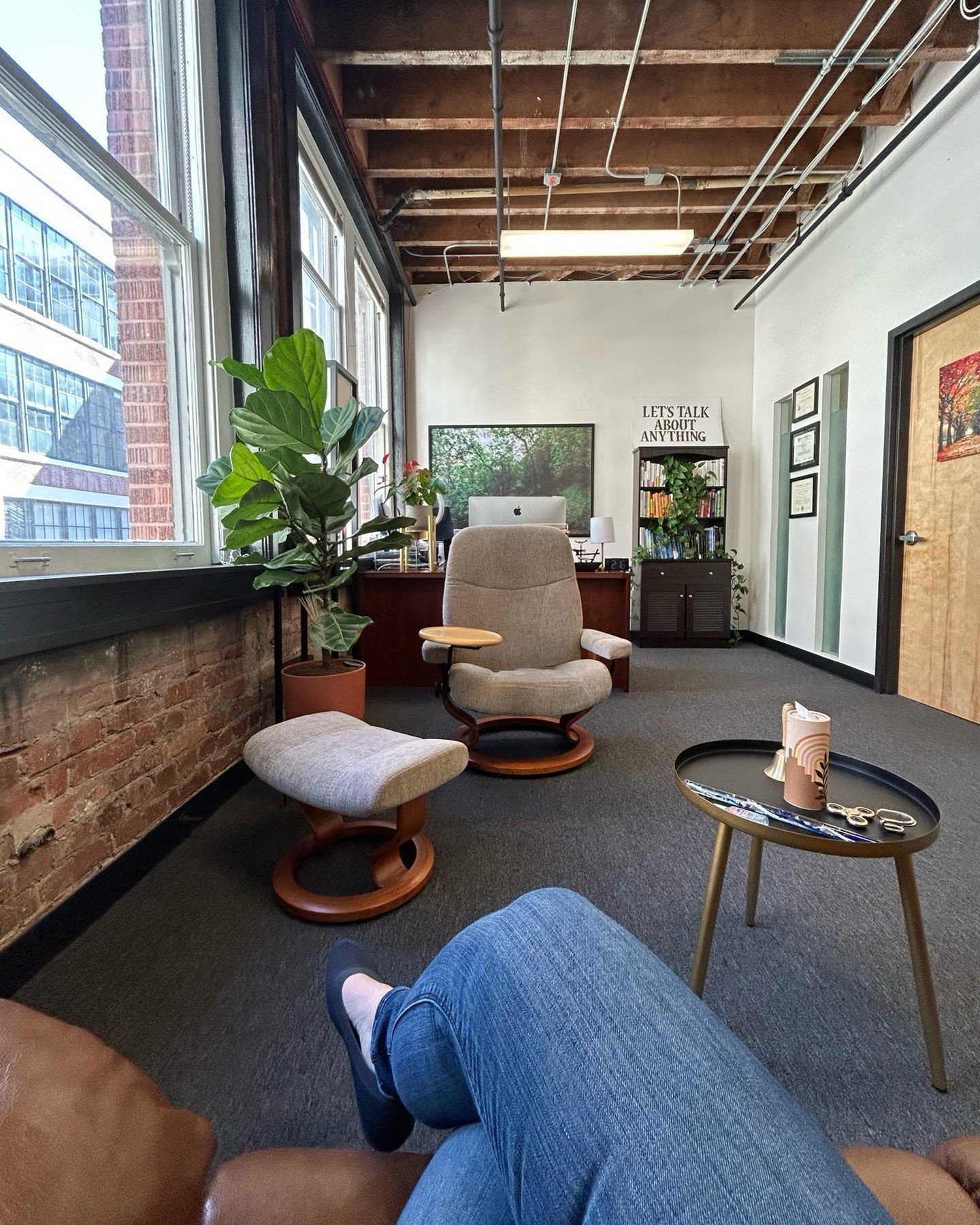 Where the magic happens - therapy and coaching in my Dogpatch/Potrero Hill office in San Francisco 🤩

#therapysf #potrerohill #potrerohillsanfrancisco #dogpatchsf #dogpatch #dogpatchsanfrancisco #designdistrictsf #missionbaysf #missionbay #therapyof