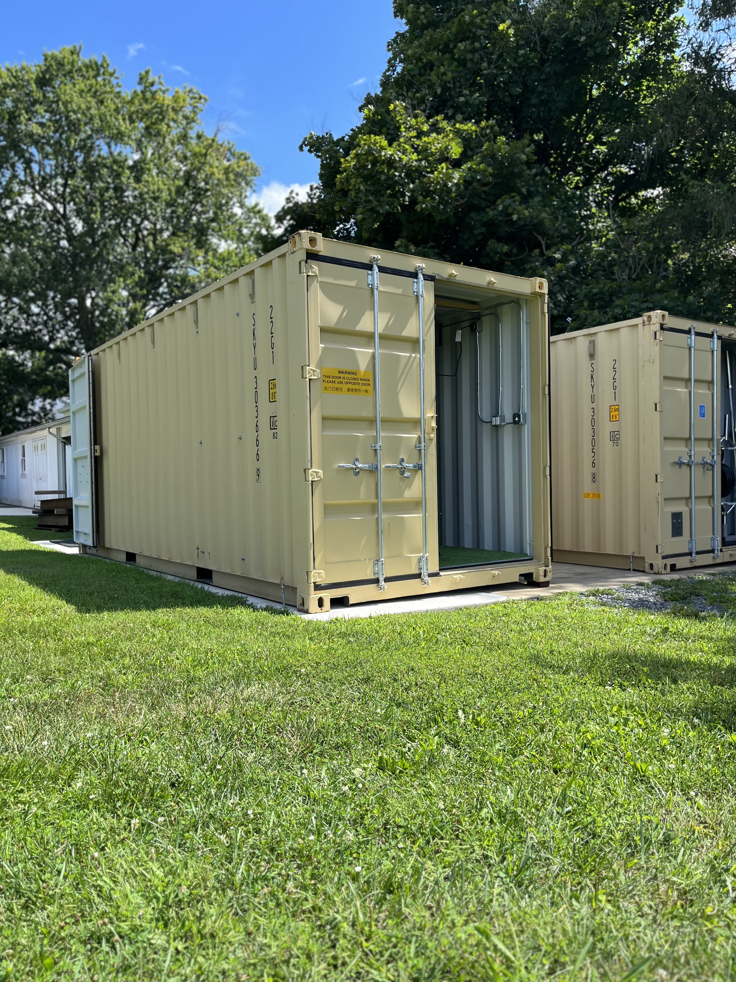 Bodyshop renovated shipping containers