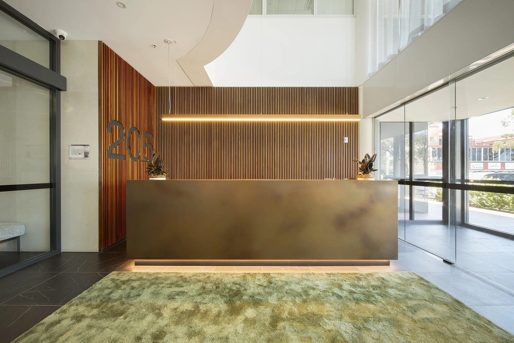 3265_Foregroup001.jpg