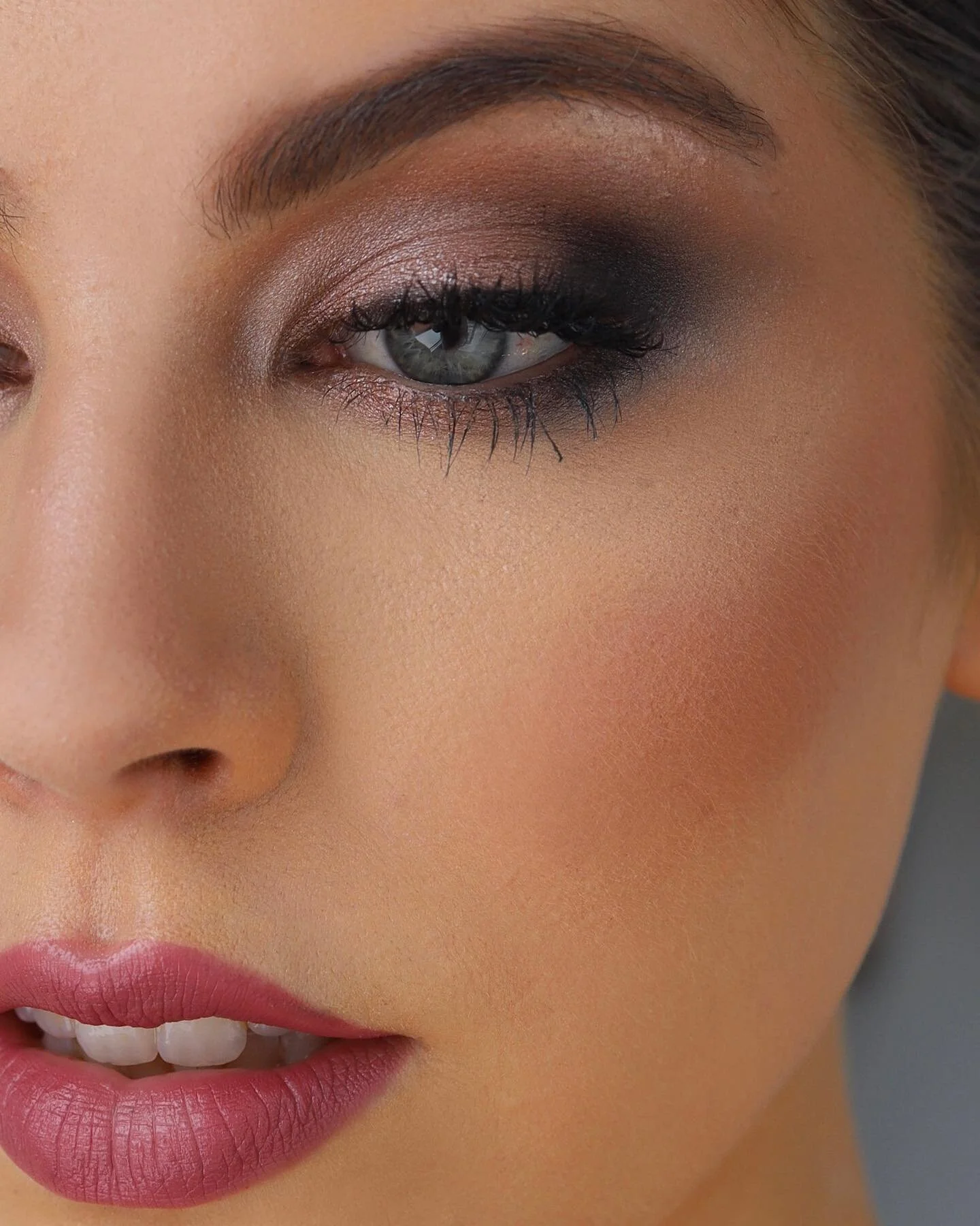 Up close and personal 💋 with @maccosmeticsaustralia lipstick in &ldquo;Mehr&rdquo; and one of my all time favourite eyeshadow palettes &ldquo;Art Library: Nude Model &ldquo;