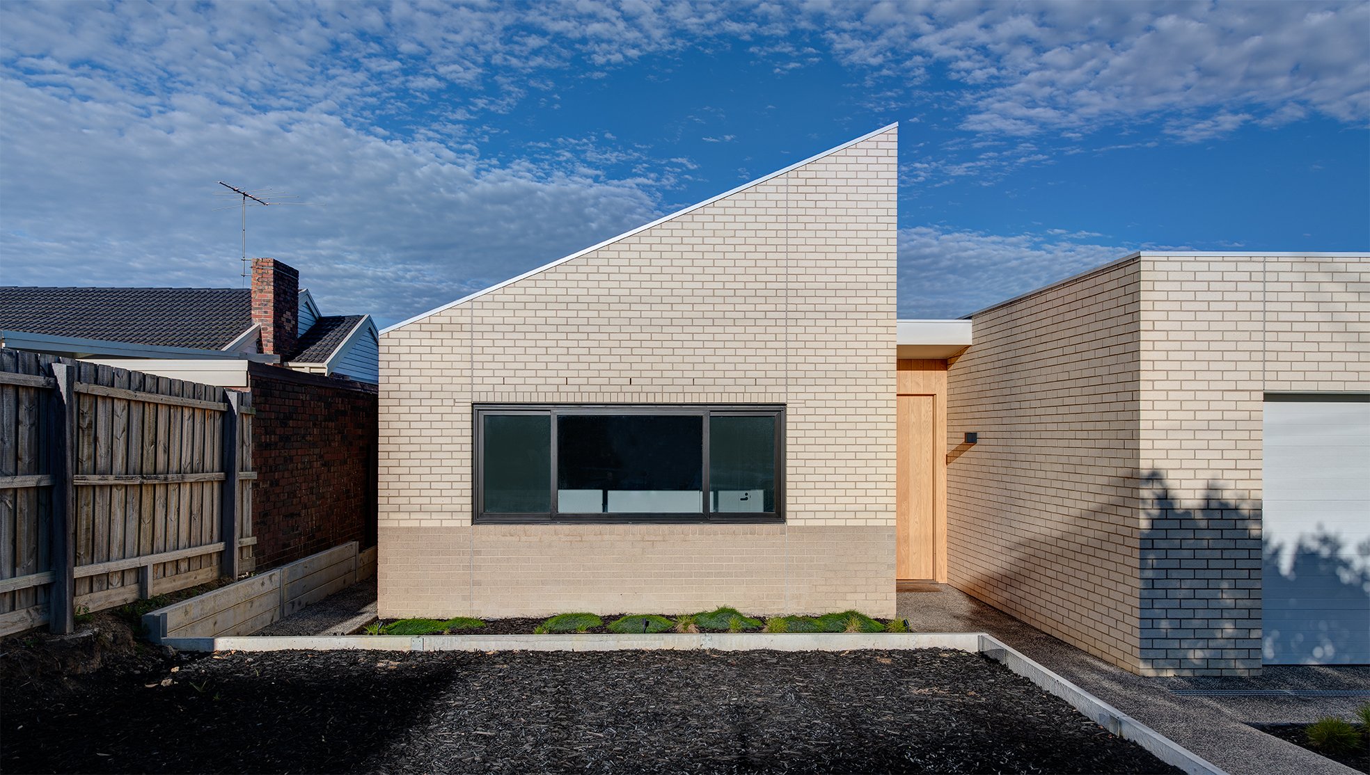 Australian courtyard house, Lai Cheong Brown, Borrowed Sky, facade