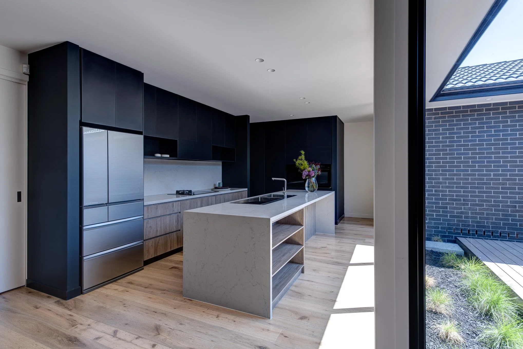 Australian courtyard house, Lai Cheong Brown, Borrowed Sky, kitchen