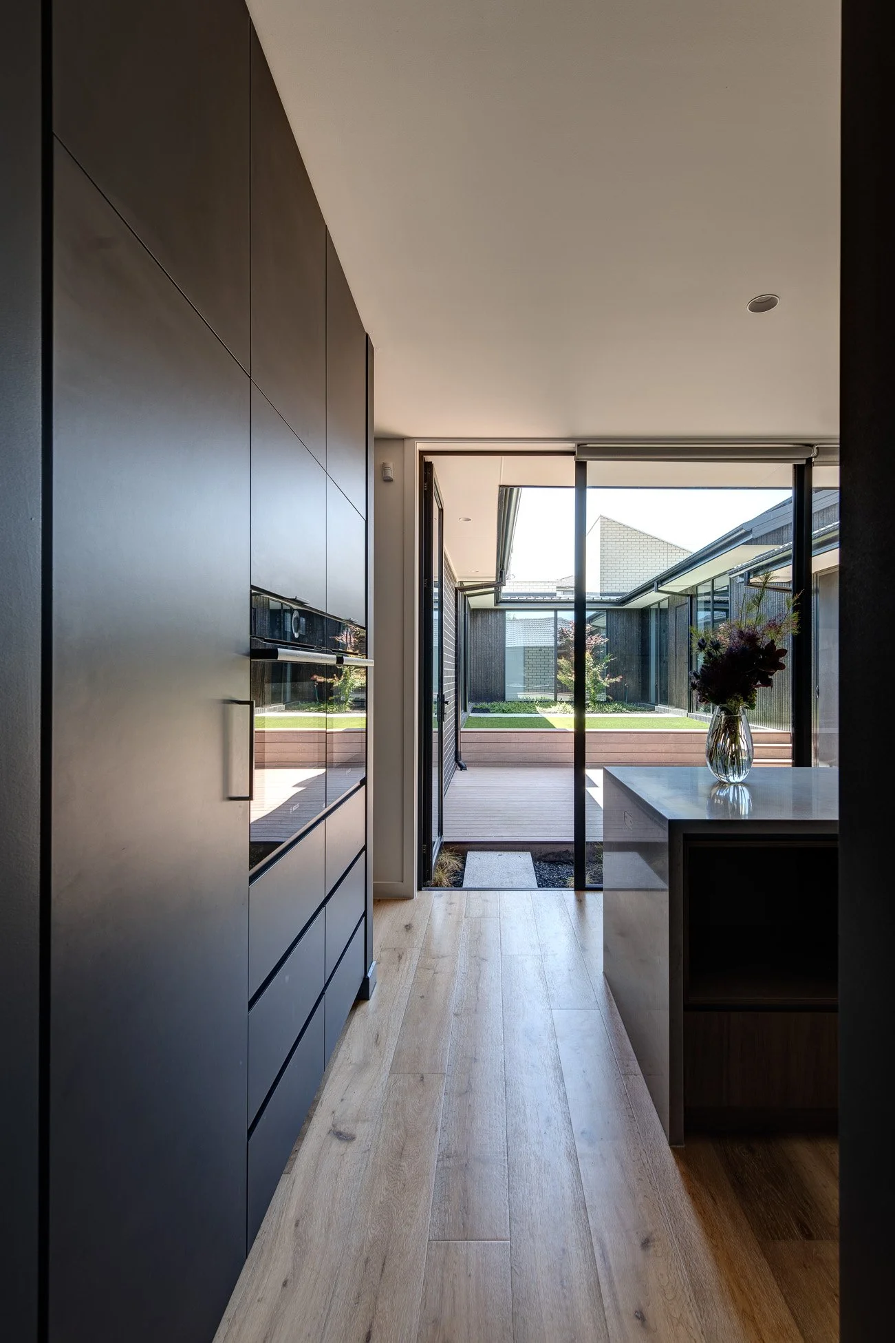 Australian courtyard house, Lai Cheong Brown, Borrowed Sky, kitchen