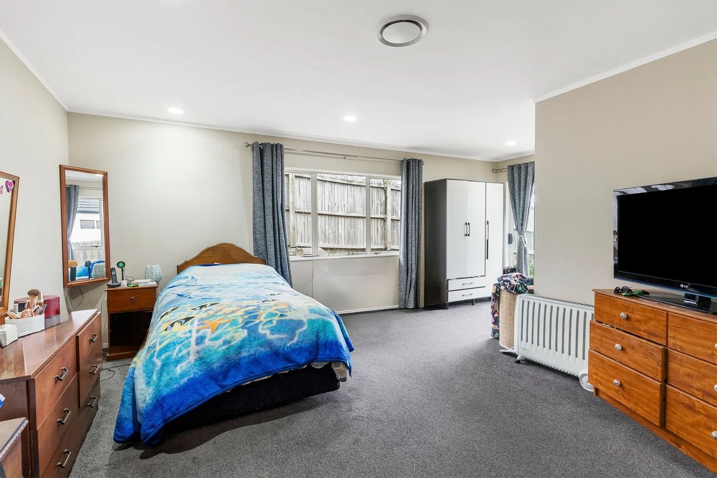 c9563e84-6bea-459e-8e49-8571e8844aa4.jpg