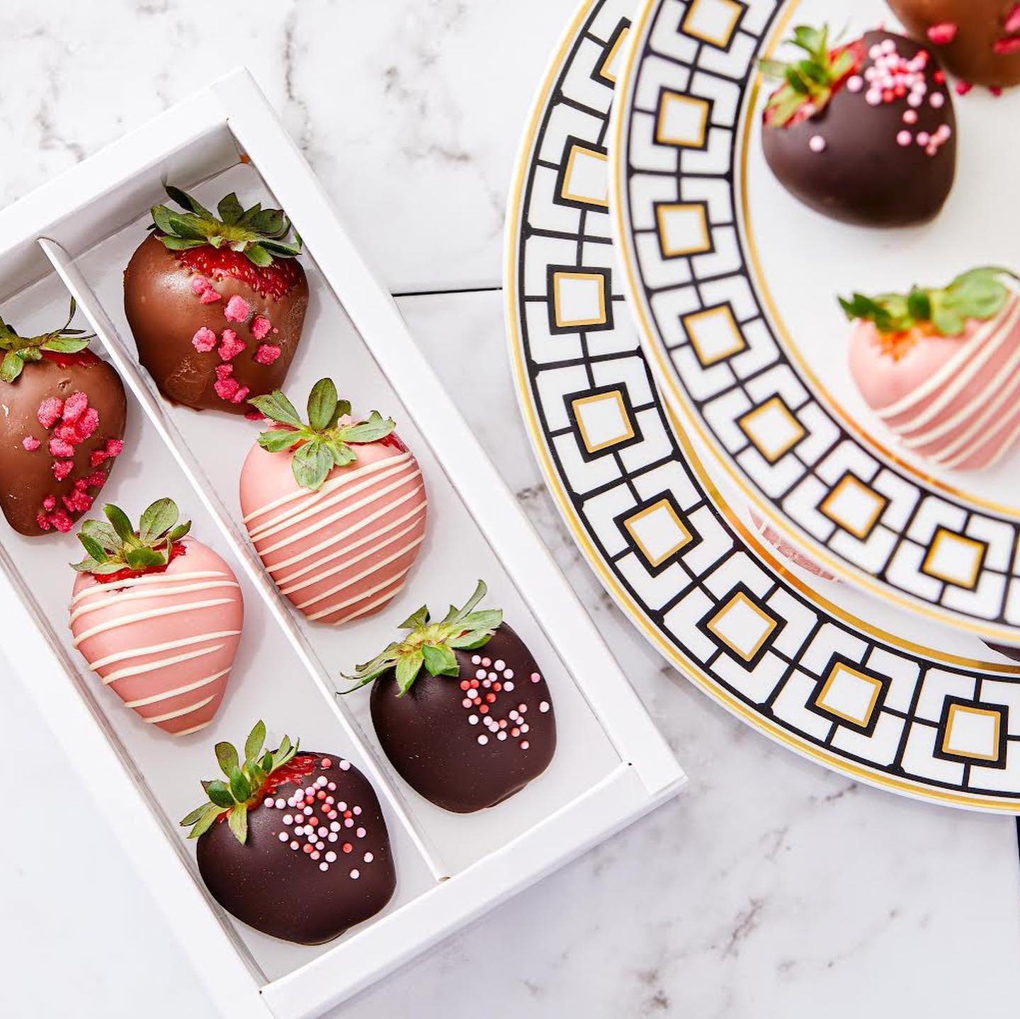 Chocoate dipped stawberries = the perfect way to secure those Mothers&rsquo;s Day bonus points. 🍓 

Enjoy our speciality Mother&rsquo;s Day chocolate dipped strawberry box available at the David Jones Celebrations Bar.

Until May 12th. 
.
.
.
.
#cre