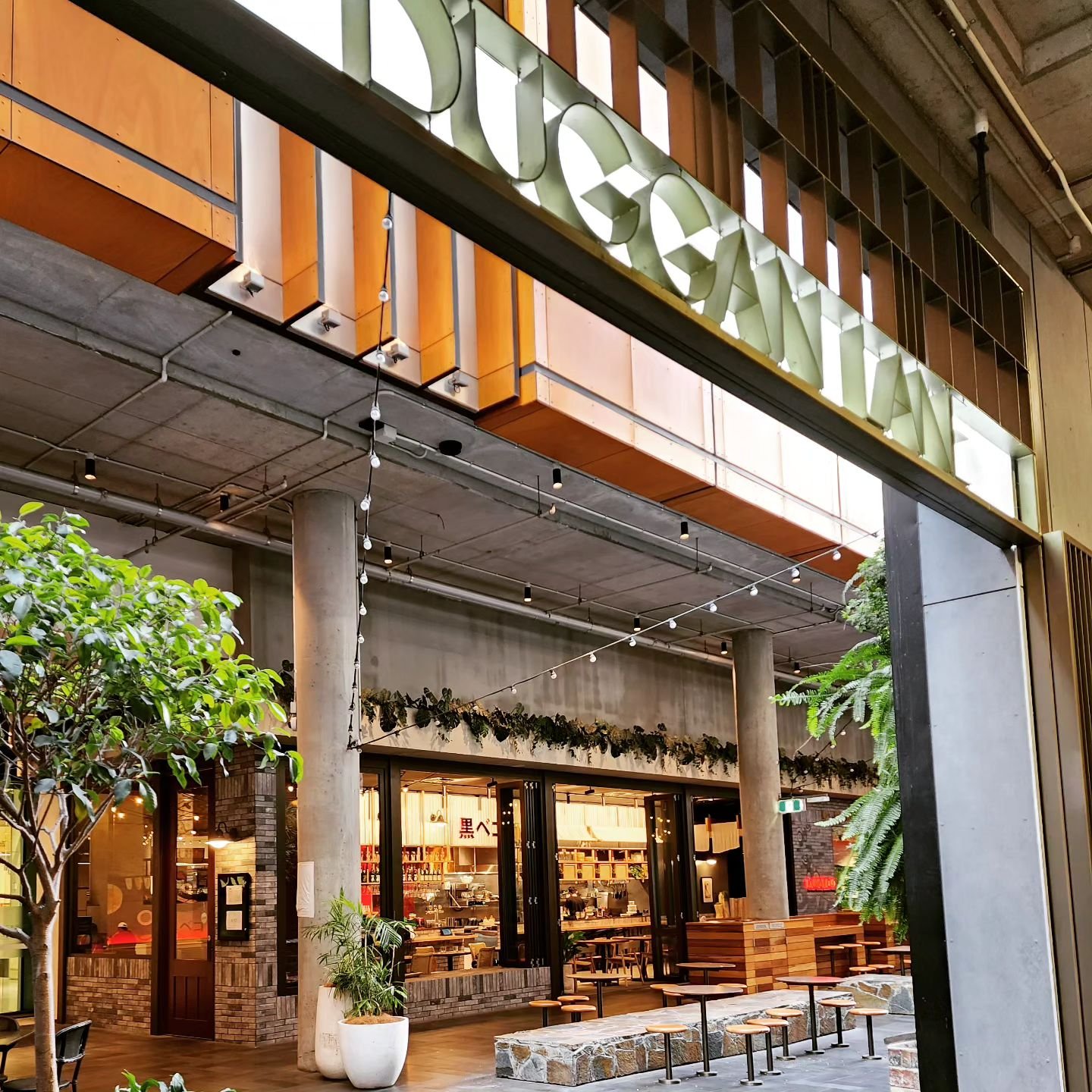 Spring is here 🌹🌻🌹🌻
We love opening our folding doors to feel spring🥰 
Also, we have opened our outoor area!!
Anyone welcomes include your fur baby🐶

@kurobeko_toowoomba 

#kurobeko #kurobekotoowoomba #modernjapanesefood #japaneserestaurant #to