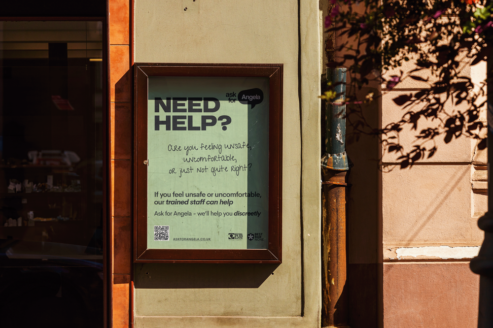 Poster_In_Frame_Mockup.webp
