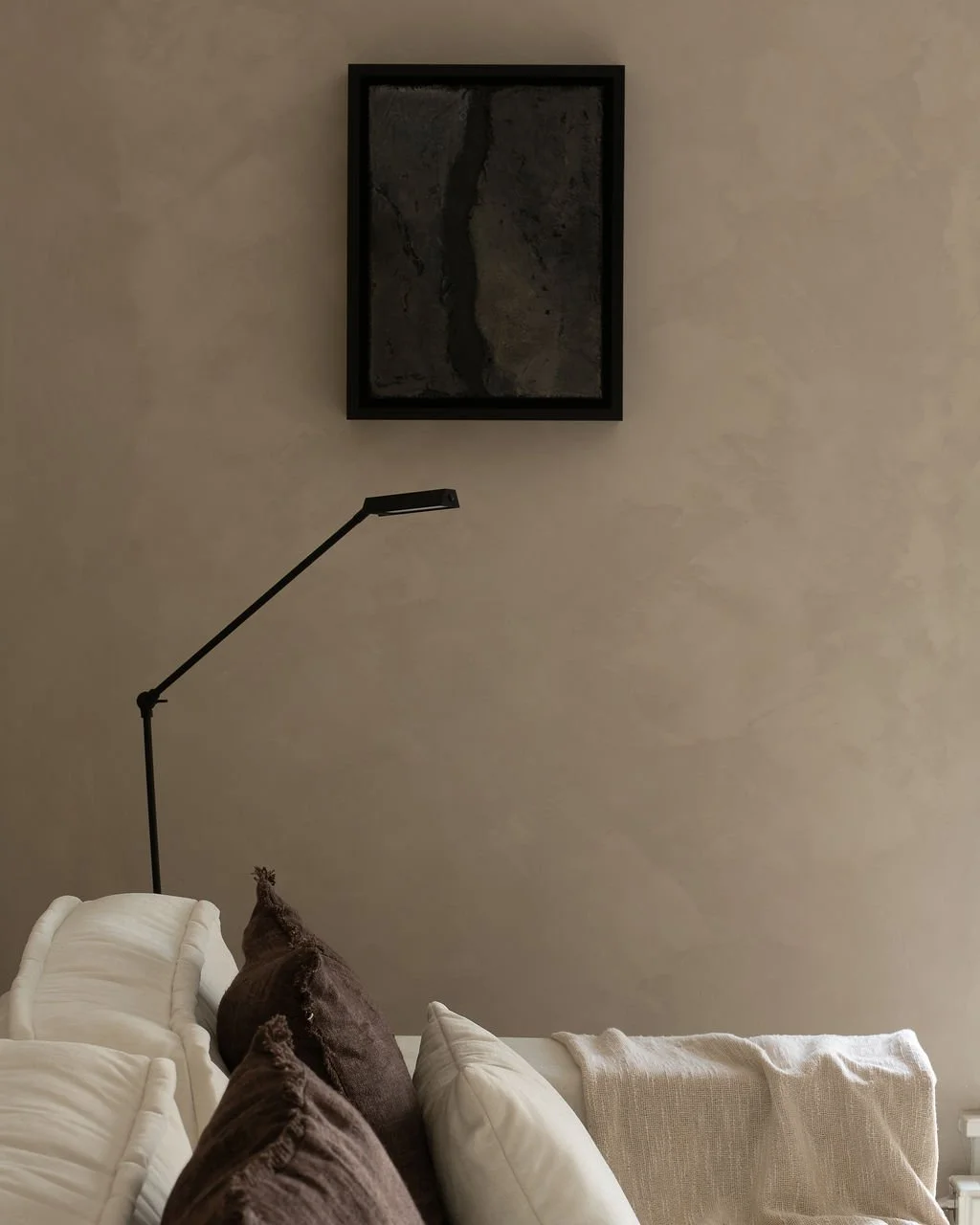 interieurontwerp-amsterdam-minimalistische-woonkamerwand-studio-engelhard.jpg