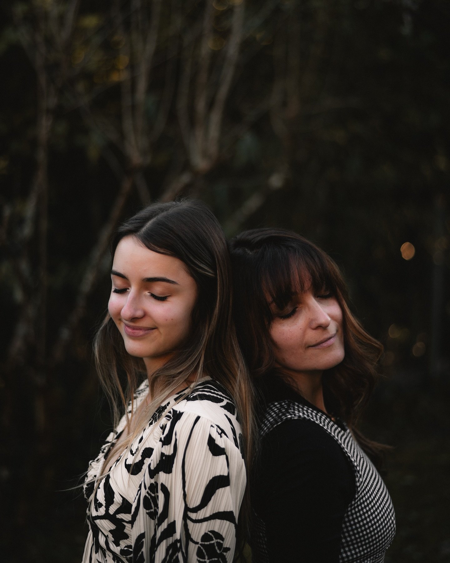 &mdash; Magali et Emma. 
Une S&eacute;ance M&egrave;re et fille 🤍

18 ans.
Un entre-deux. Plus vraiment enfant, pas encore tout &agrave; fait adulte (mais l&rsquo;est-on r&eacute;ellement un jour ?)
Un moment &agrave; part, un &eacute;quilibre fragi