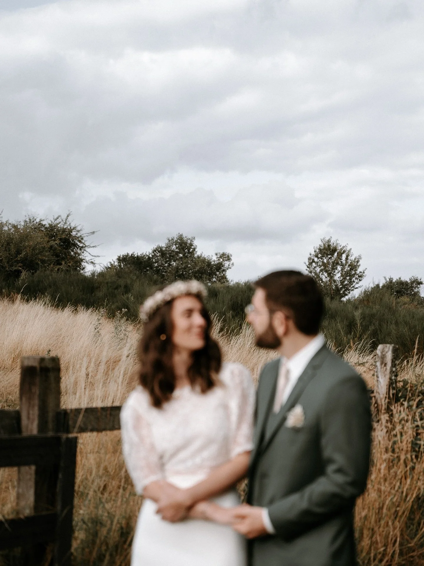 Oriane &amp; Nicolas 
&mdash; ao&ucirc;t 2025
 Je pourrais vous &eacute;crire un long paragraphe sur le romantisme, l&rsquo;amour et toutes les &eacute;motions qui se d&eacute;gagent des photos &agrave; deux lors d&rsquo;un mariage&hellip; Mais aujou