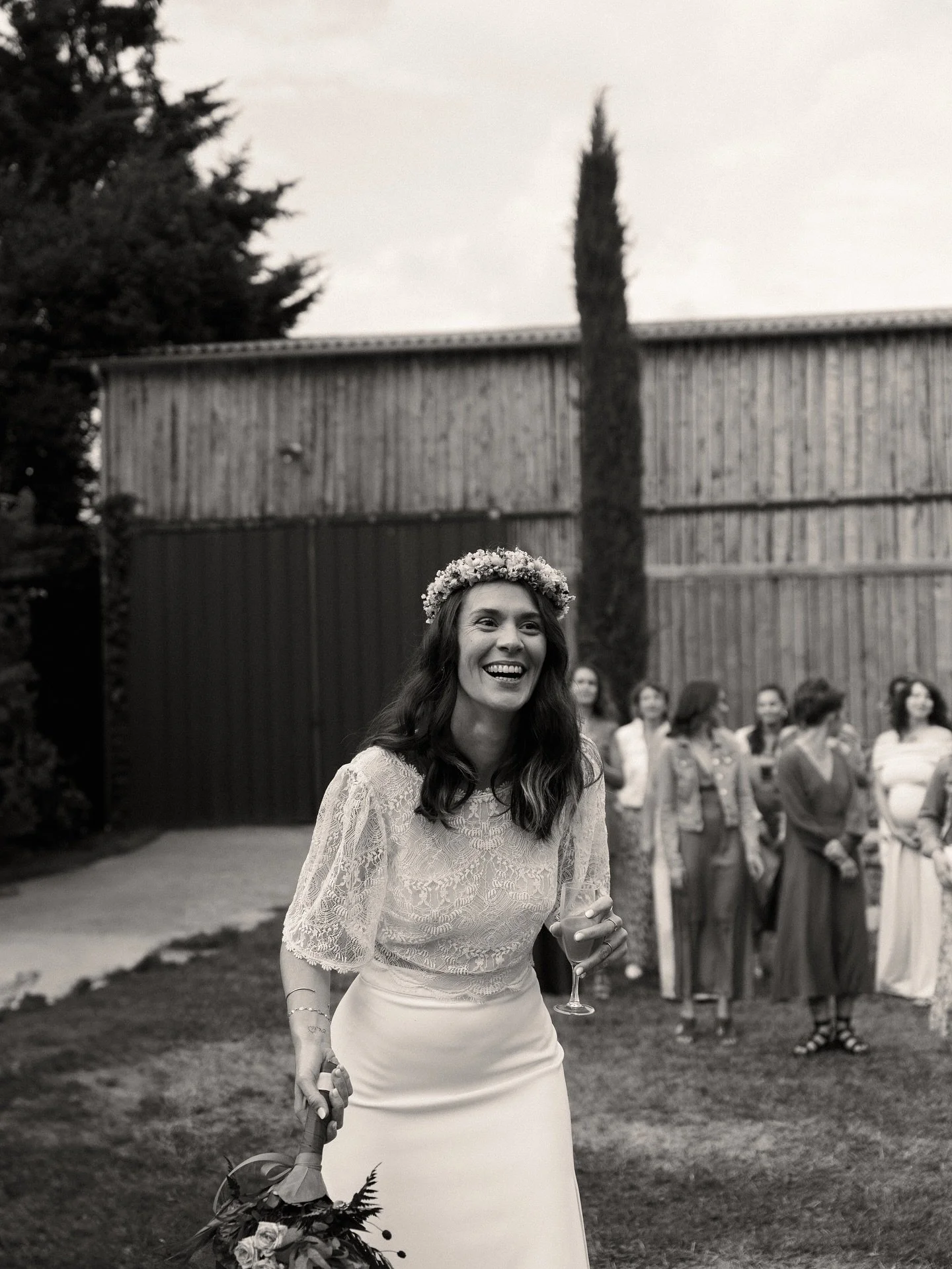 Le mariage d&rsquo;Oriane et Nicolas en noir &amp; blanc 🪩

Lieu &bull; @lesgitesduberger
Fleurs &amp; deco &bull; @la.grange.aux.coquelicots @florever.63 
Traiteur &bull; @traiteur_montrognon 
Robe &bull; @save.thedress 
Groupe &bull; @copycat.off 