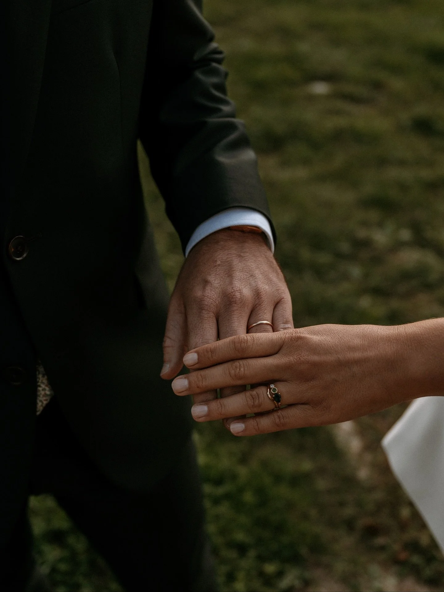 Les jolis d&eacute;tails du mariage de L&eacute;a &amp; Pierre 🎞️

Organisation &bull; @leshistoiresnaturelles 
Lieu &bull; @domainehautgouat 
Fleurs &bull; @montadefleurs 
Traiteur &bull; @cocottemijote 
Robe &bull; @uni.paris 
Ambiance musicale &b