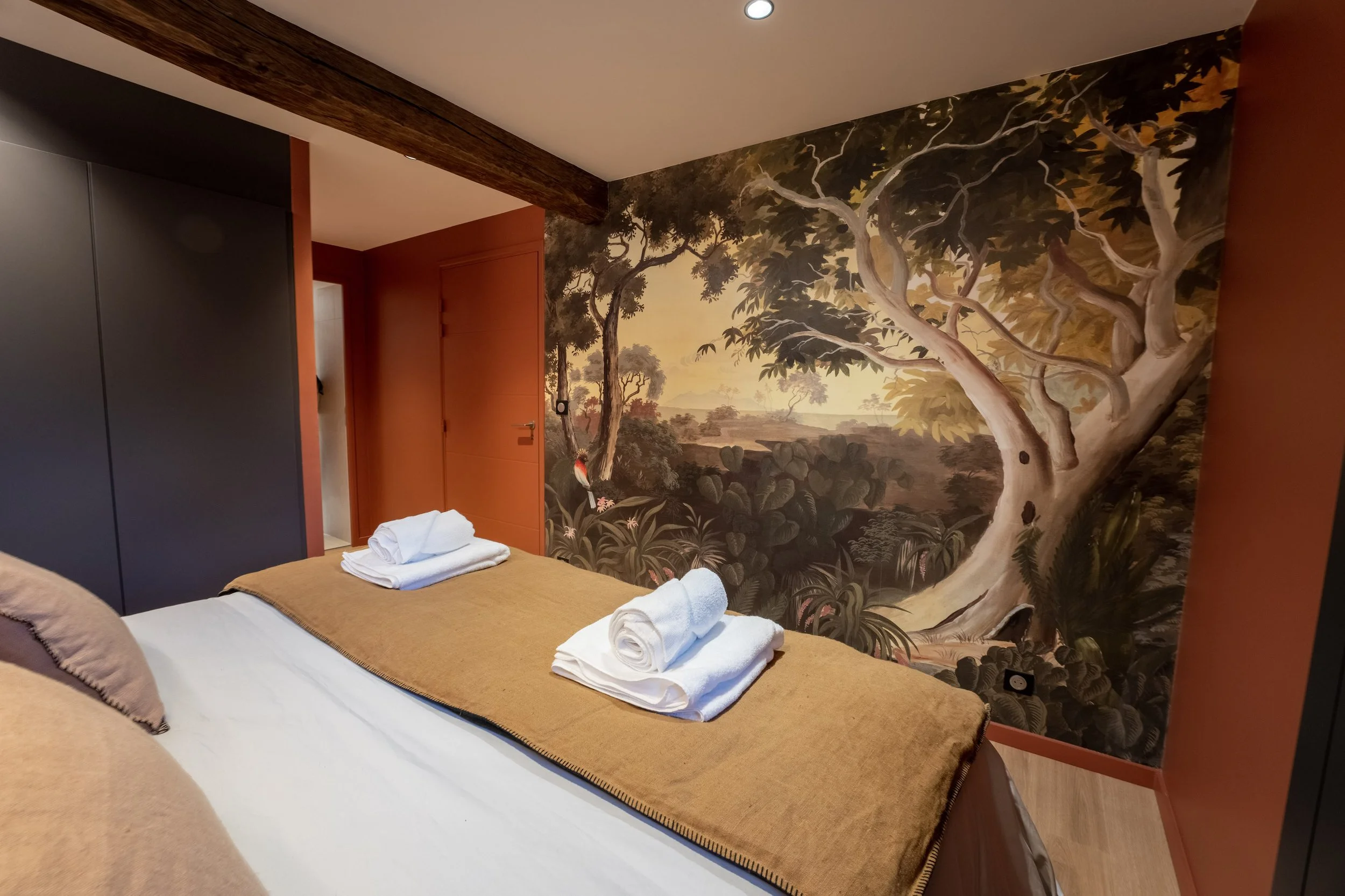 Oranga_Sologne_Chateau_Chambre_Ananbo Akara_ Vue 1.jpg