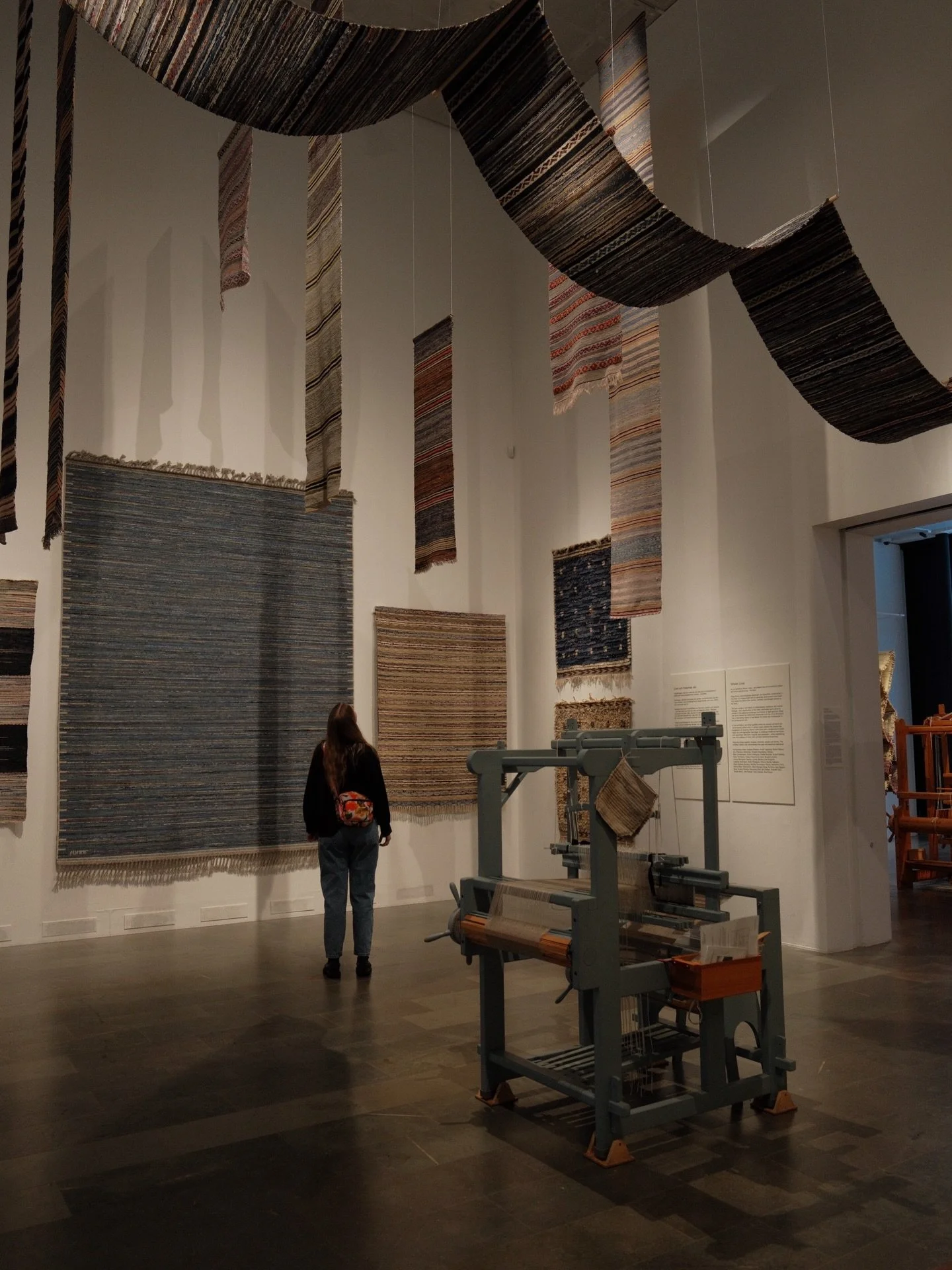 I helgen var jag och min k&auml;ra syster p&aring; Livet och trasornas v&auml;v p&aring; Sven-Harrys Konstmuseum - en v&auml;ldigt fin utst&auml;llning om v&auml;ven i d&aring;tid och nutid! 
 
Intresset f&ouml;r v&auml;vning v&auml;cktes hos mig i s